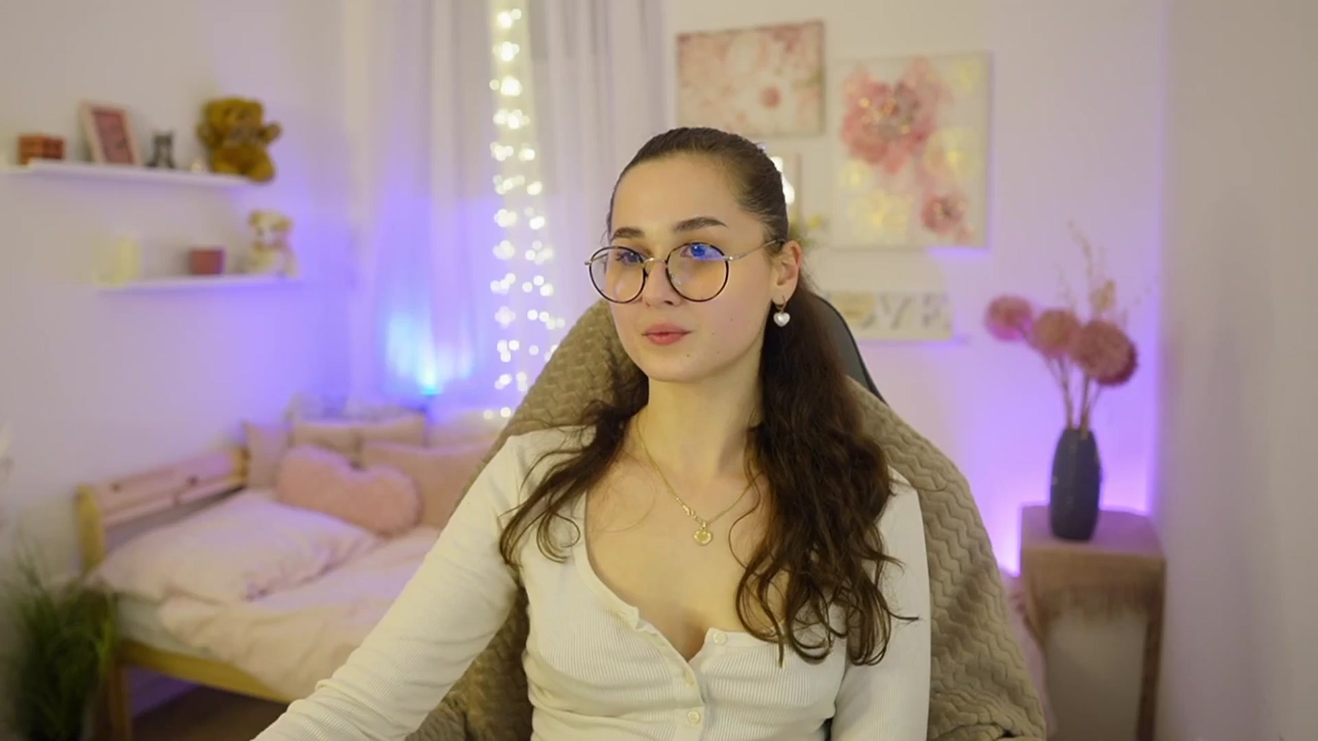 Gallery image thumbnail from Anita_Grey_'s myfreecams stream on, 02/02/2026, 22:24 image 14 of 20