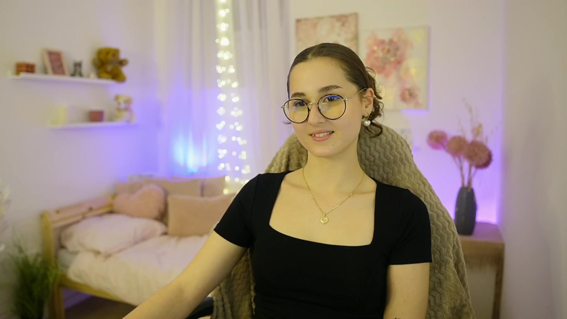 Gallery image thumbnail from Anita_Grey_'s myfreecams stream on, 02/04/2026, 18:36 image 1 of 20
