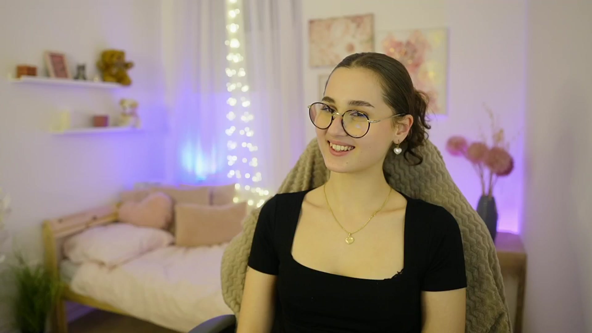 Gallery image thumbnail from Anita_Grey_'s myfreecams stream on, 02/04/2026, 18:36 image 18 of 20
