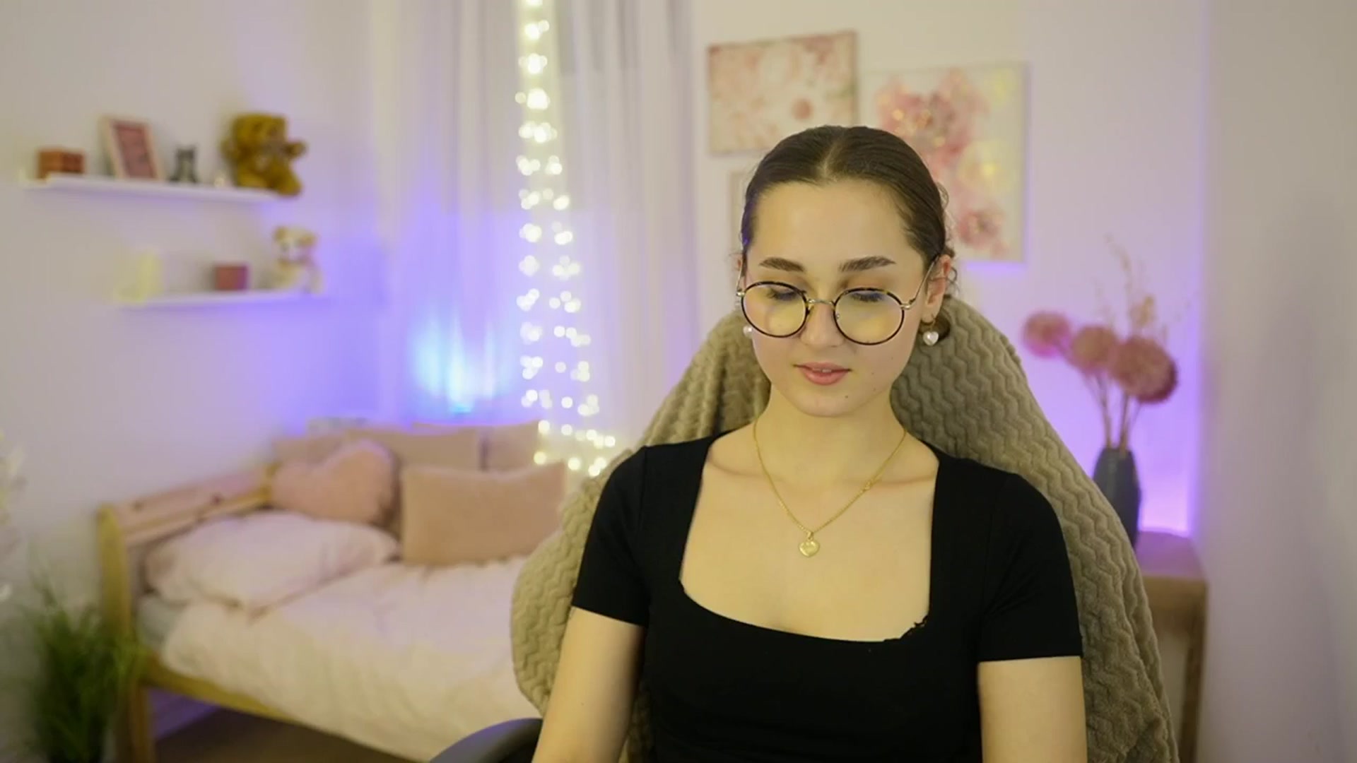 Gallery image thumbnail from Anita_Grey_'s myfreecams stream on, 02/04/2026, 18:36 image 19 of 20