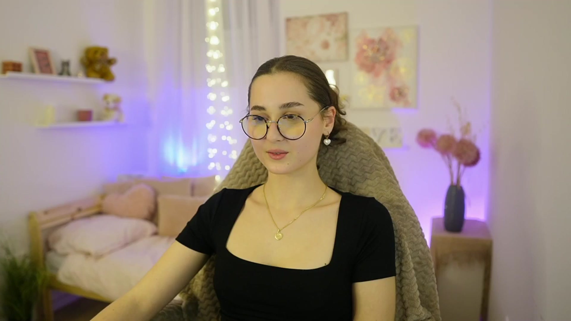 Gallery image thumbnail from Anita_Grey_'s myfreecams stream on, 02/04/2026, 19:31 image 17 of 20