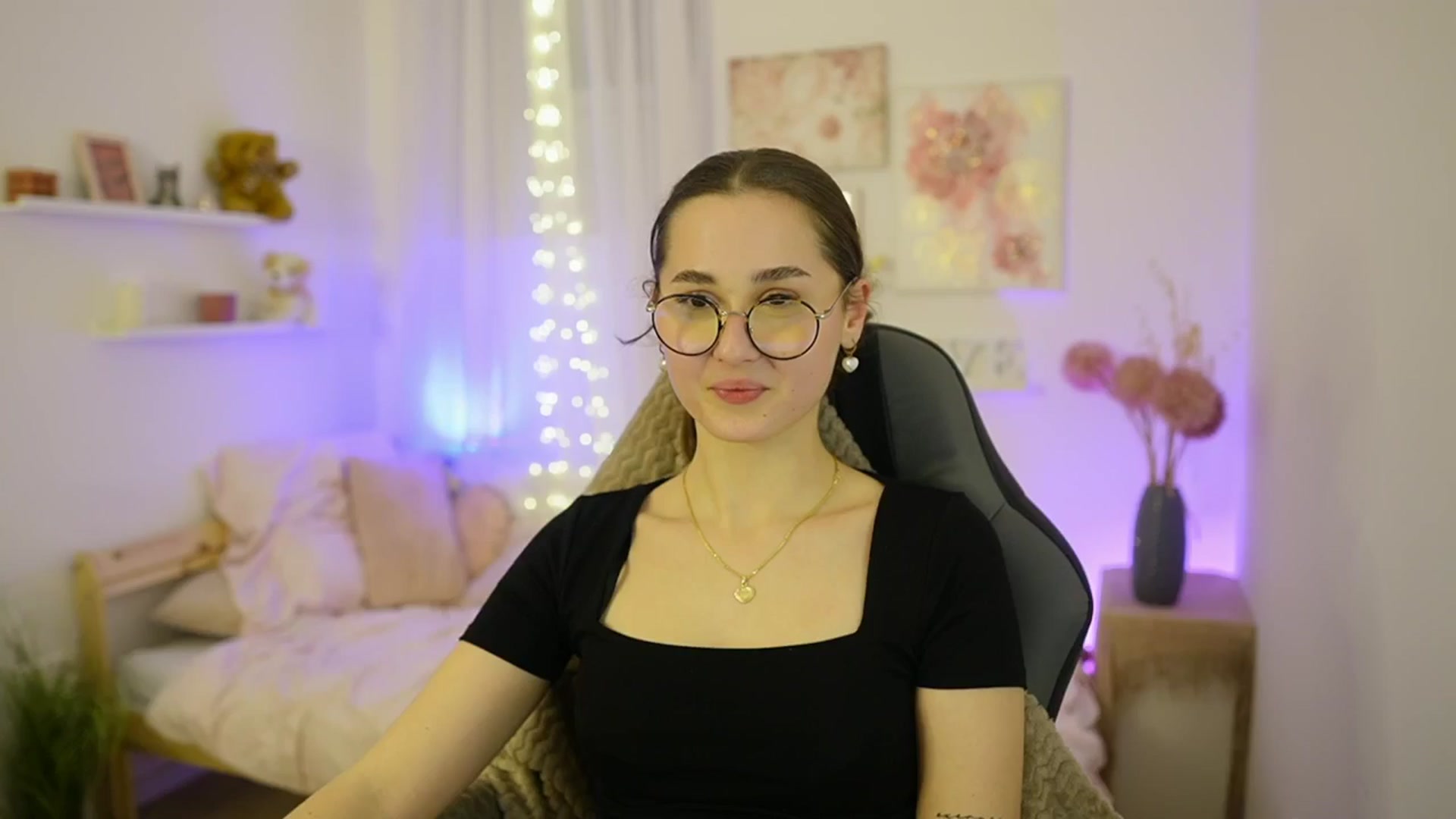 Gallery image thumbnail from Anita_Grey_'s myfreecams stream on, 02/04/2026, 20:23 image 19 of 20
