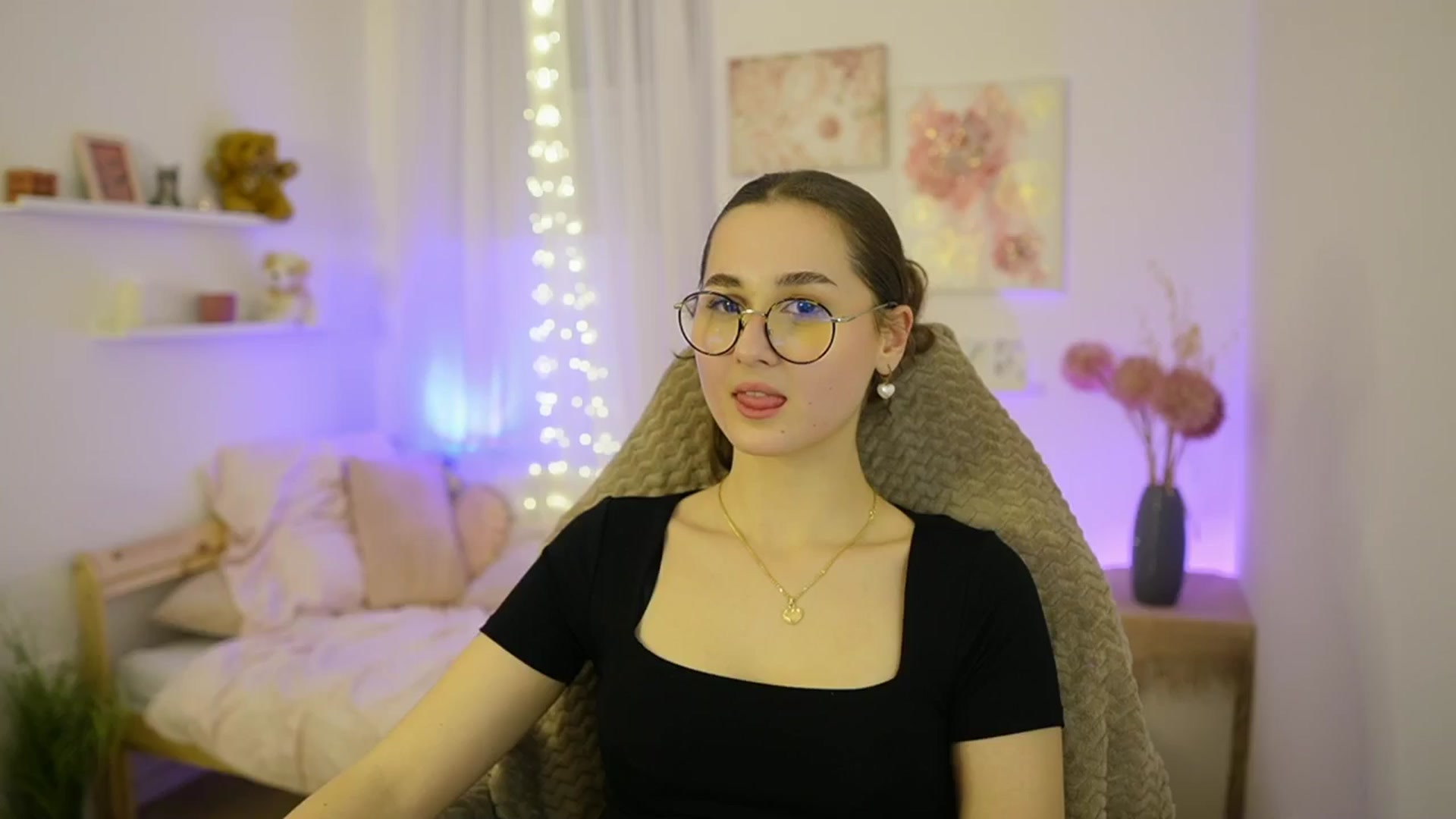 Gallery image thumbnail from Anita_Grey_'s myfreecams stream on, 02/04/2026, 20:23 image 15 of 20