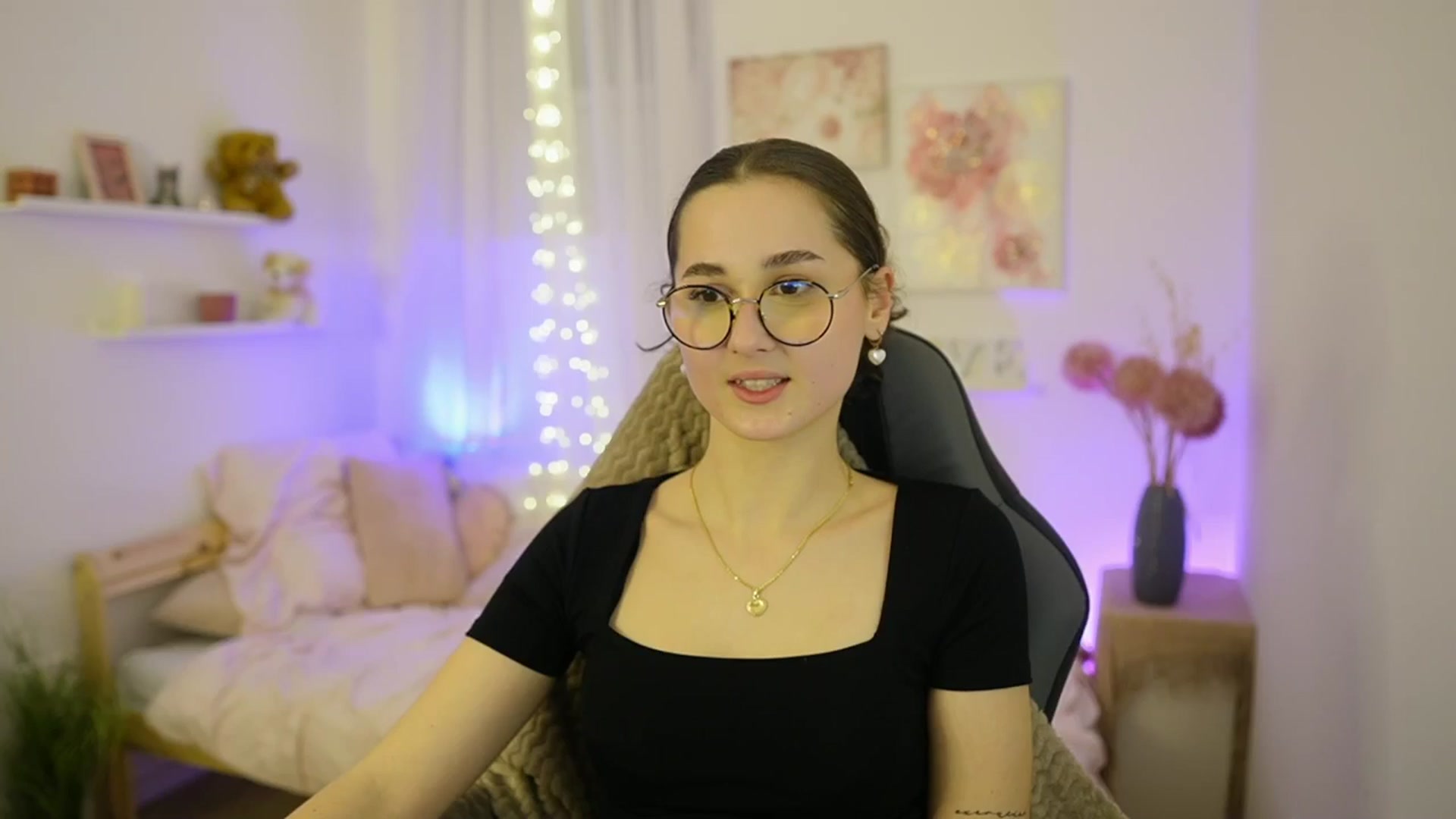 Gallery image thumbnail from Anita_Grey_'s myfreecams stream on, 02/04/2026, 20:23 image 18 of 20