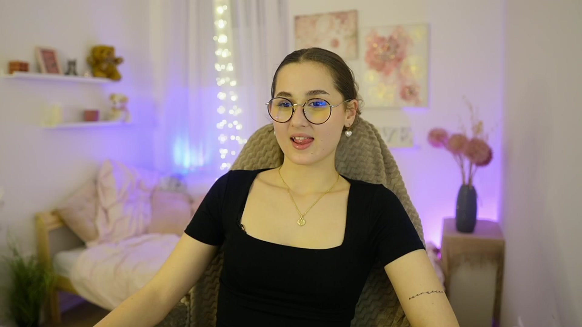 Gallery image thumbnail from Anita_Grey_'s myfreecams stream on, 02/04/2026, 22:01 image 16 of 20
