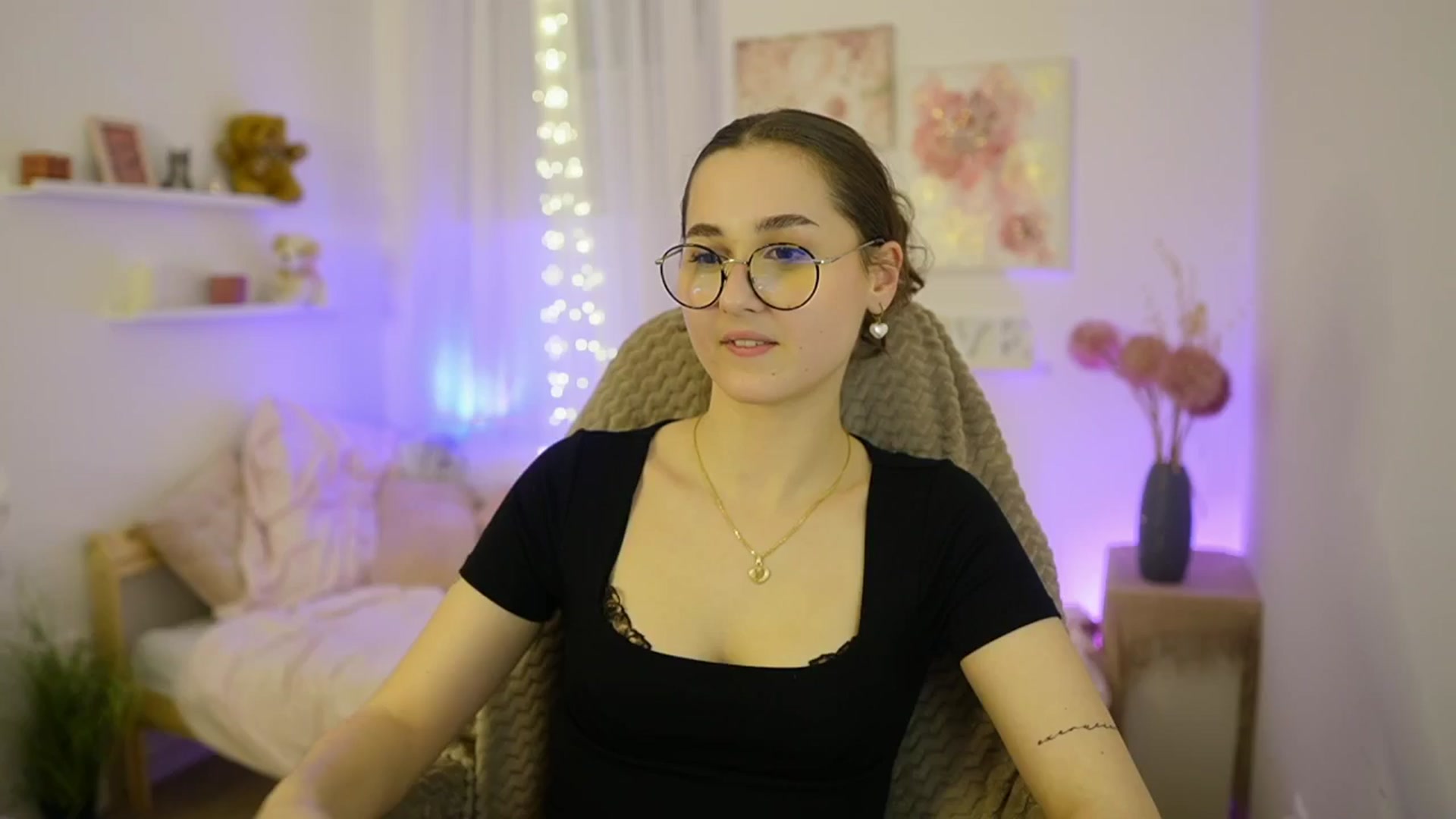Gallery image thumbnail from Anita_Grey_'s myfreecams stream on, 02/04/2026, 22:01 image 6 of 20