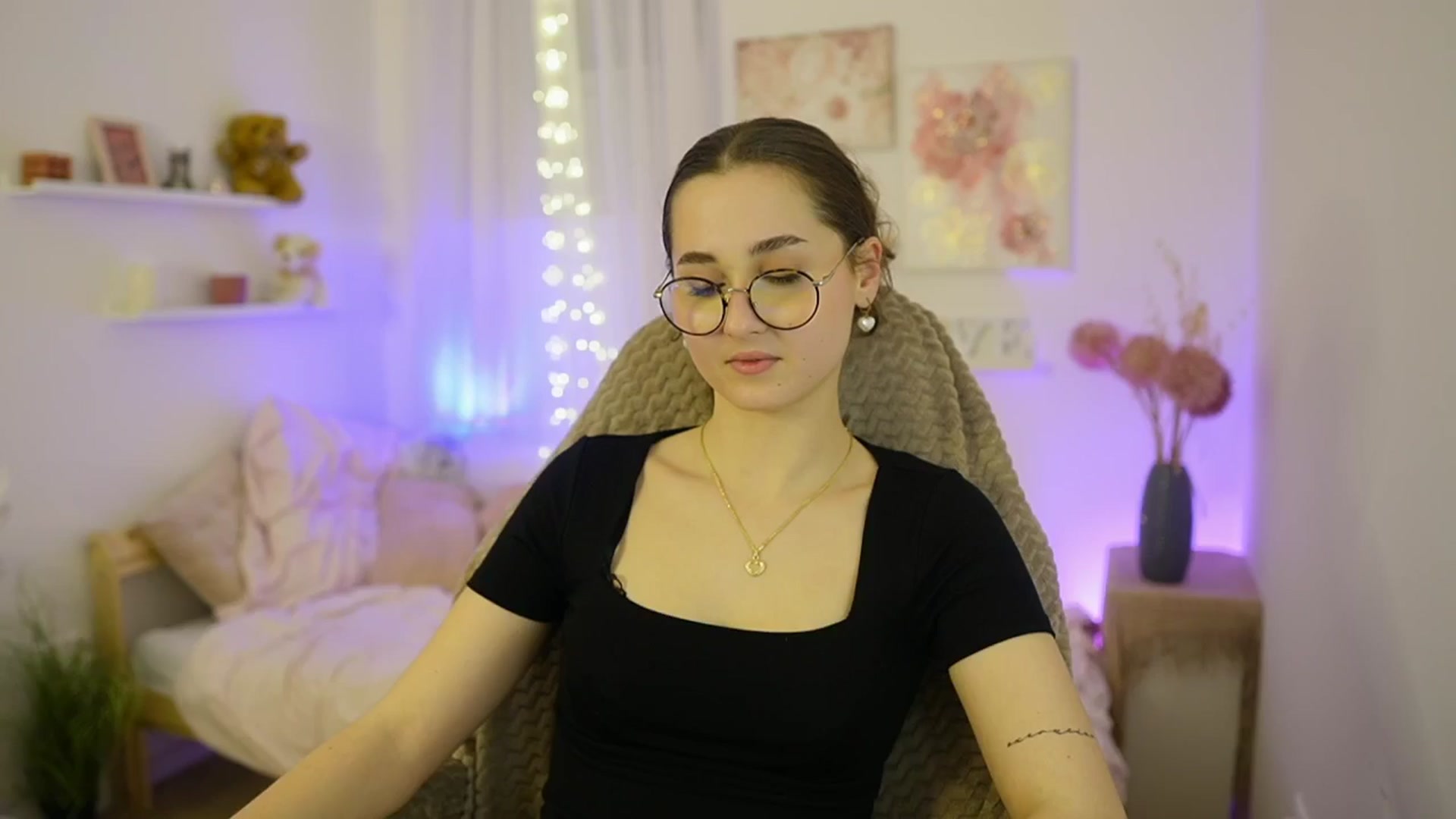 Gallery image thumbnail from Anita_Grey_'s myfreecams stream on, 02/04/2026, 22:01 image 15 of 20