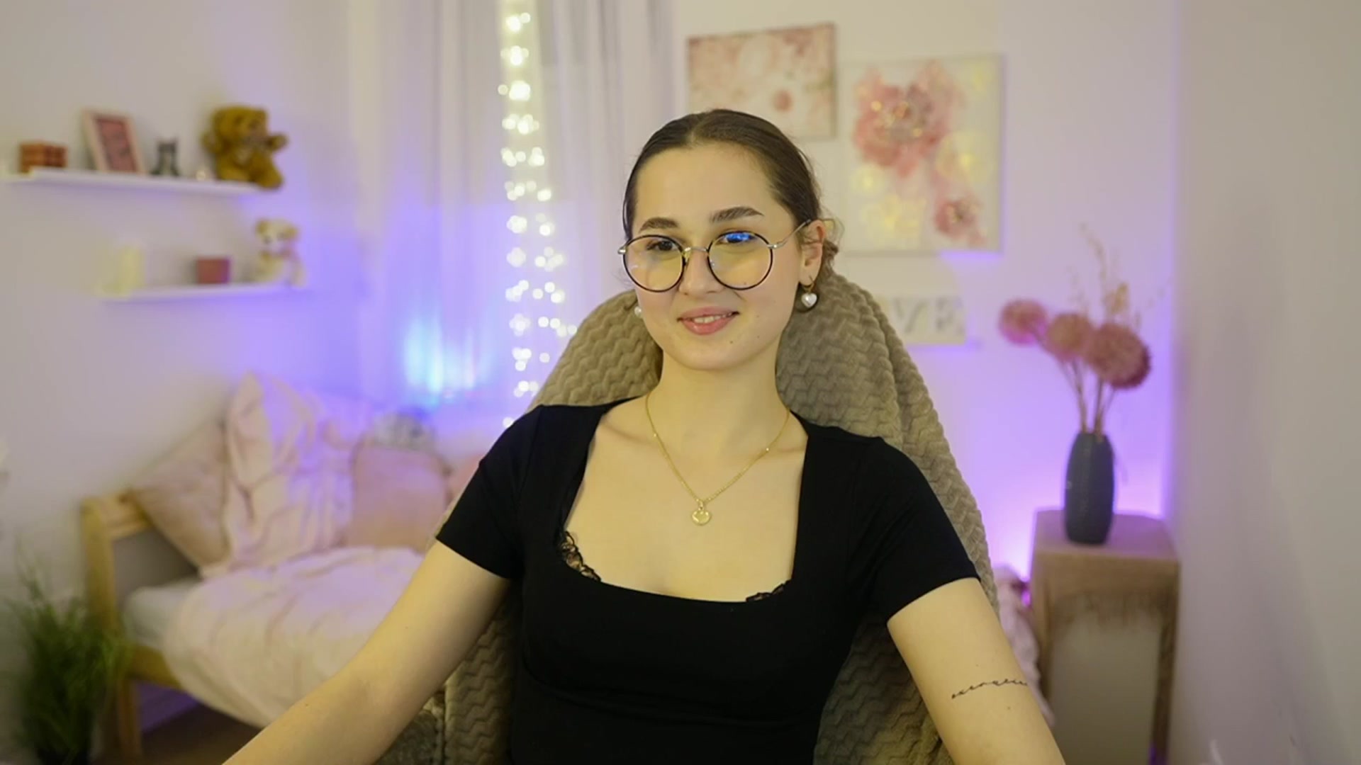 Gallery image thumbnail from Anita_Grey_'s myfreecams stream on, 02/04/2026, 22:01 image 12 of 20