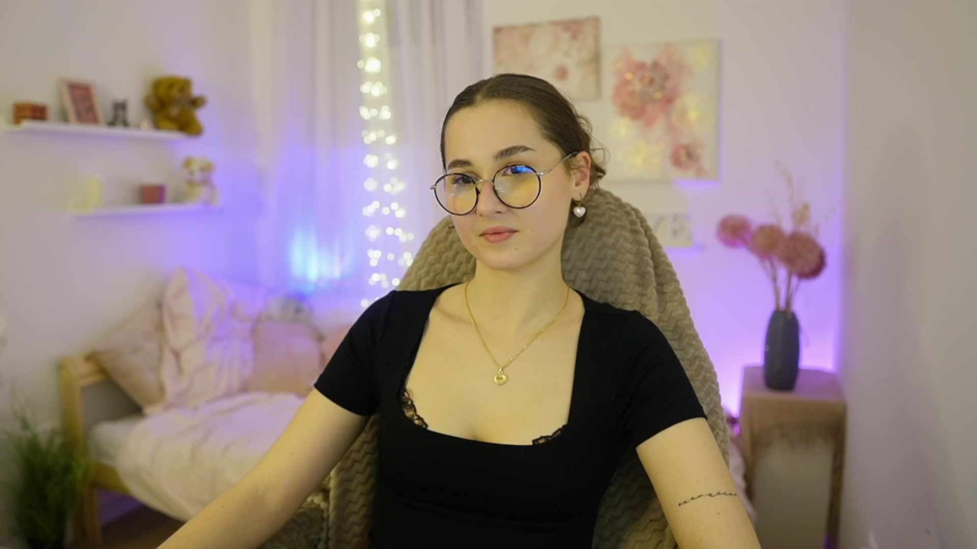 Gallery image thumbnail from Anita_Grey_'s myfreecams stream on, 02/04/2026, 22:01 image 3 of 20