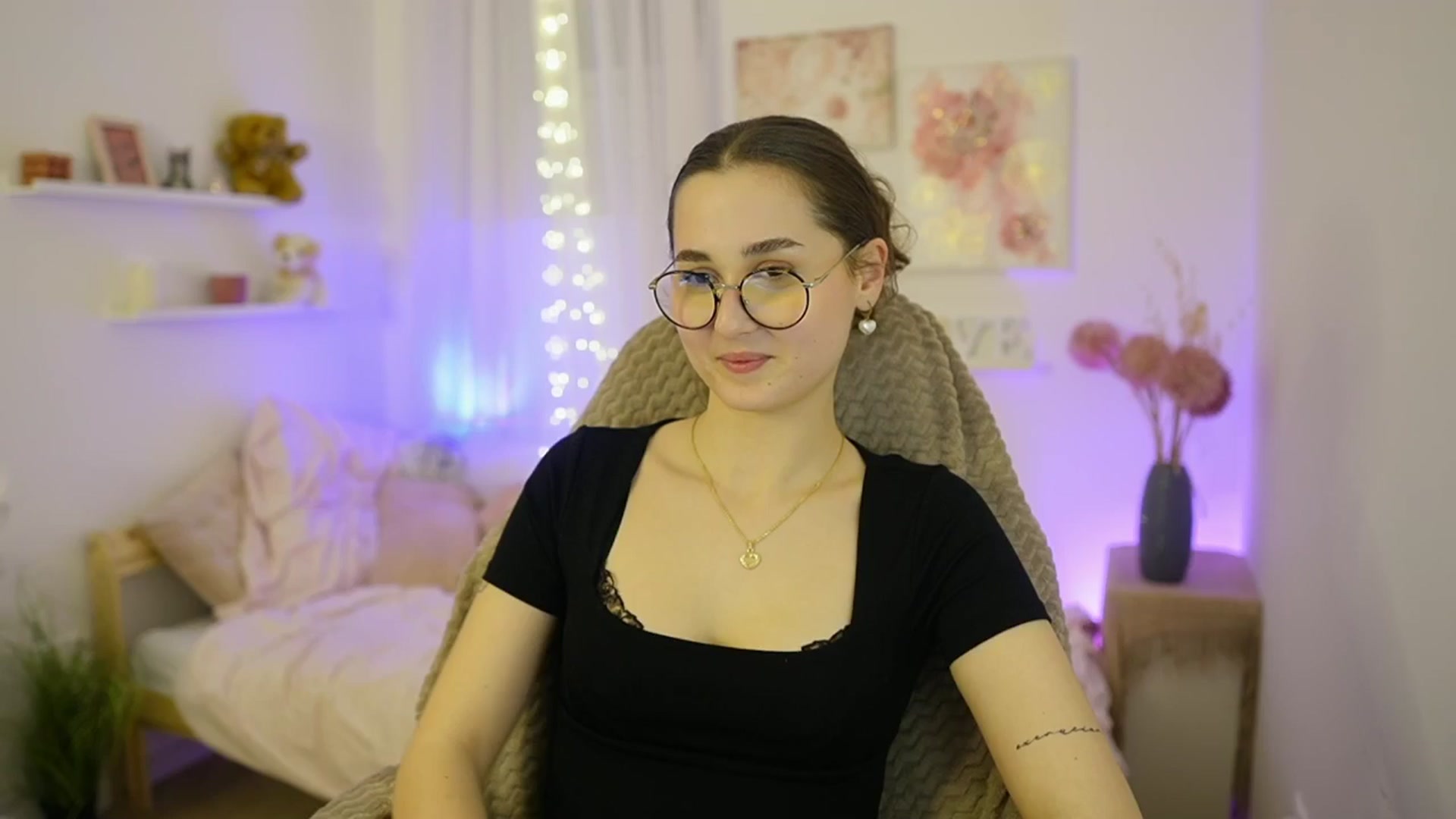 Gallery image thumbnail from Anita_Grey_'s myfreecams stream on, 02/04/2026, 22:01 image 11 of 20