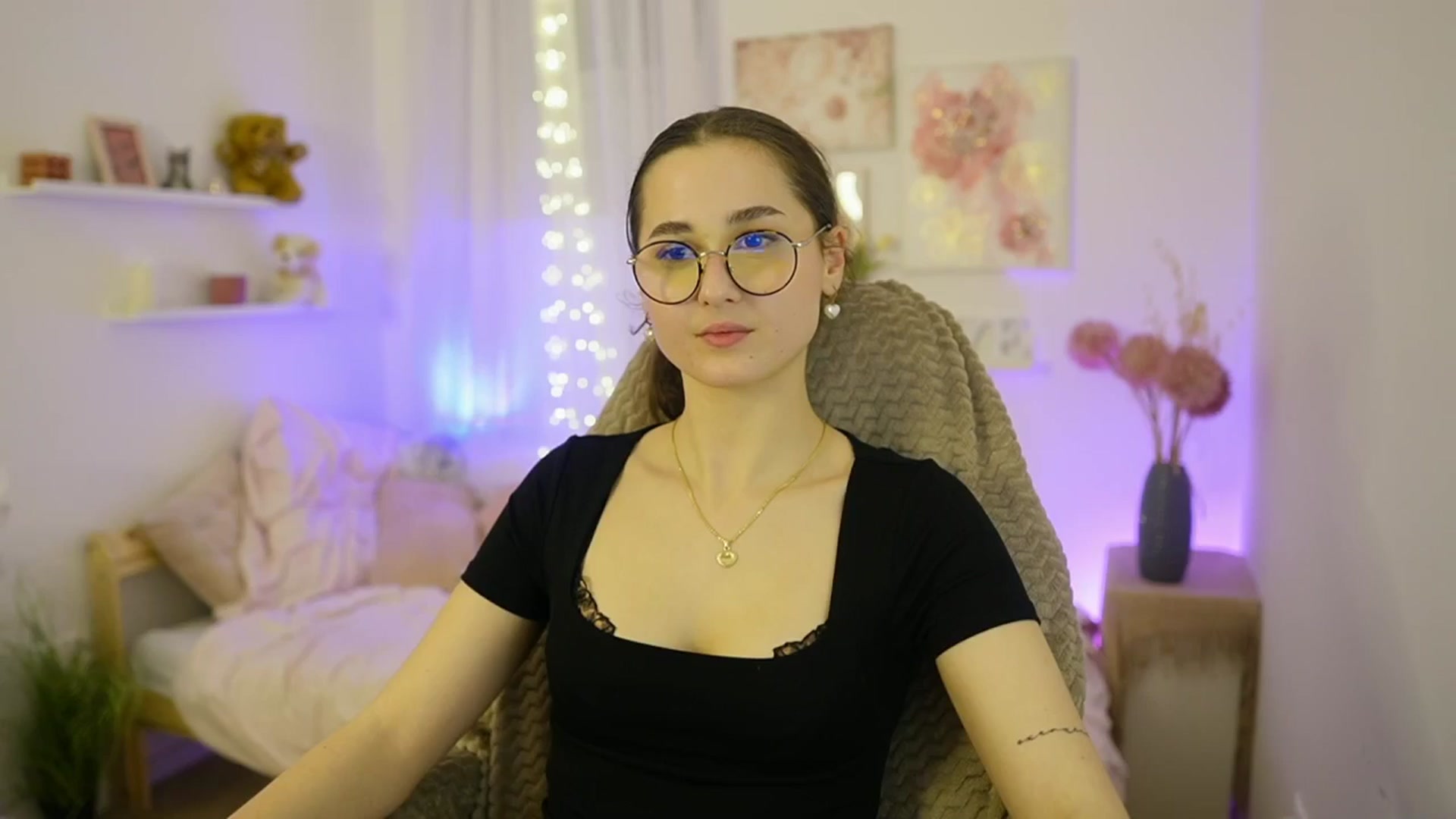 Gallery image thumbnail from Anita_Grey_'s myfreecams stream on, 02/04/2026, 22:01 image 2 of 20
