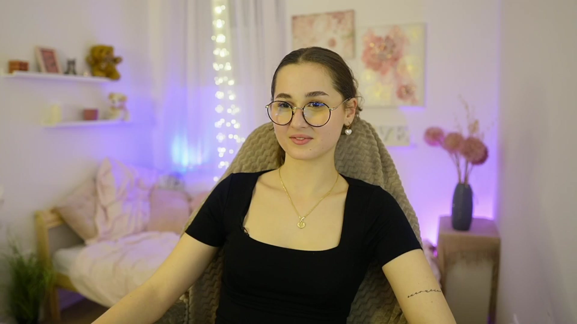 Gallery image thumbnail from Anita_Grey_'s myfreecams stream on, 02/04/2026, 22:01 image 19 of 20
