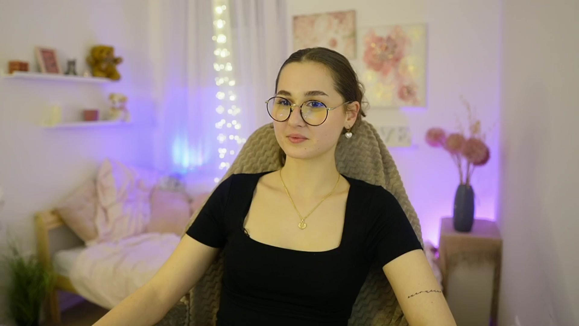 Gallery image thumbnail from Anita_Grey_'s myfreecams stream on, 02/04/2026, 22:01 image 17 of 20