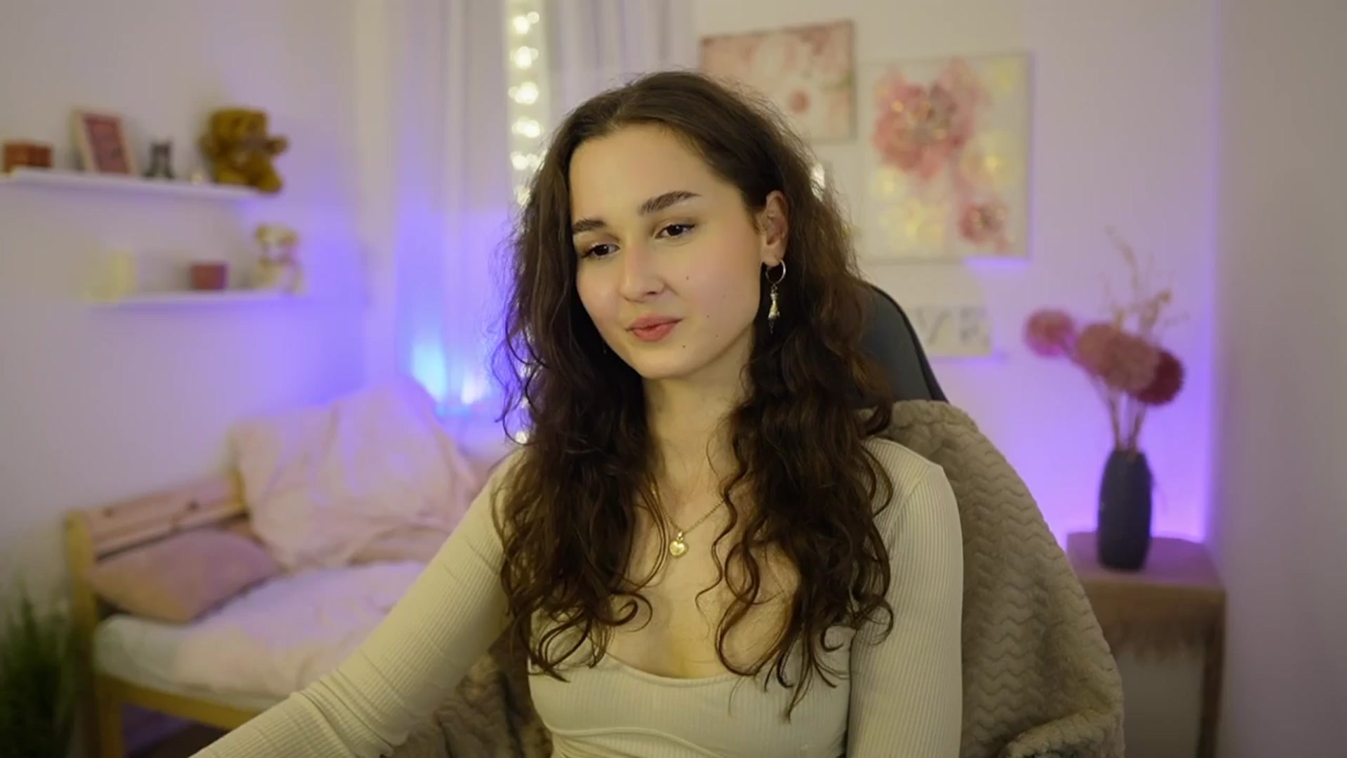 Gallery image thumbnail from Anita_Grey_'s myfreecams stream on, 02/18/2026, 24:01 image 16 of 20