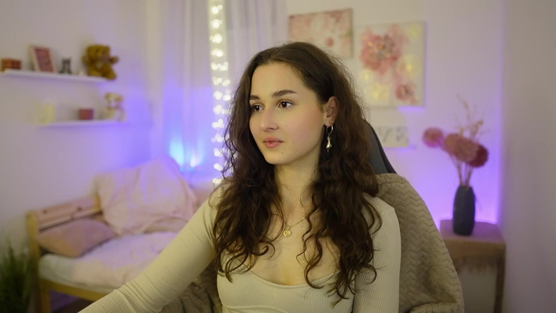 Gallery image thumbnail from Anita_Grey_'s myfreecams stream on, 02/18/2026, 24:01 image 18 of 20