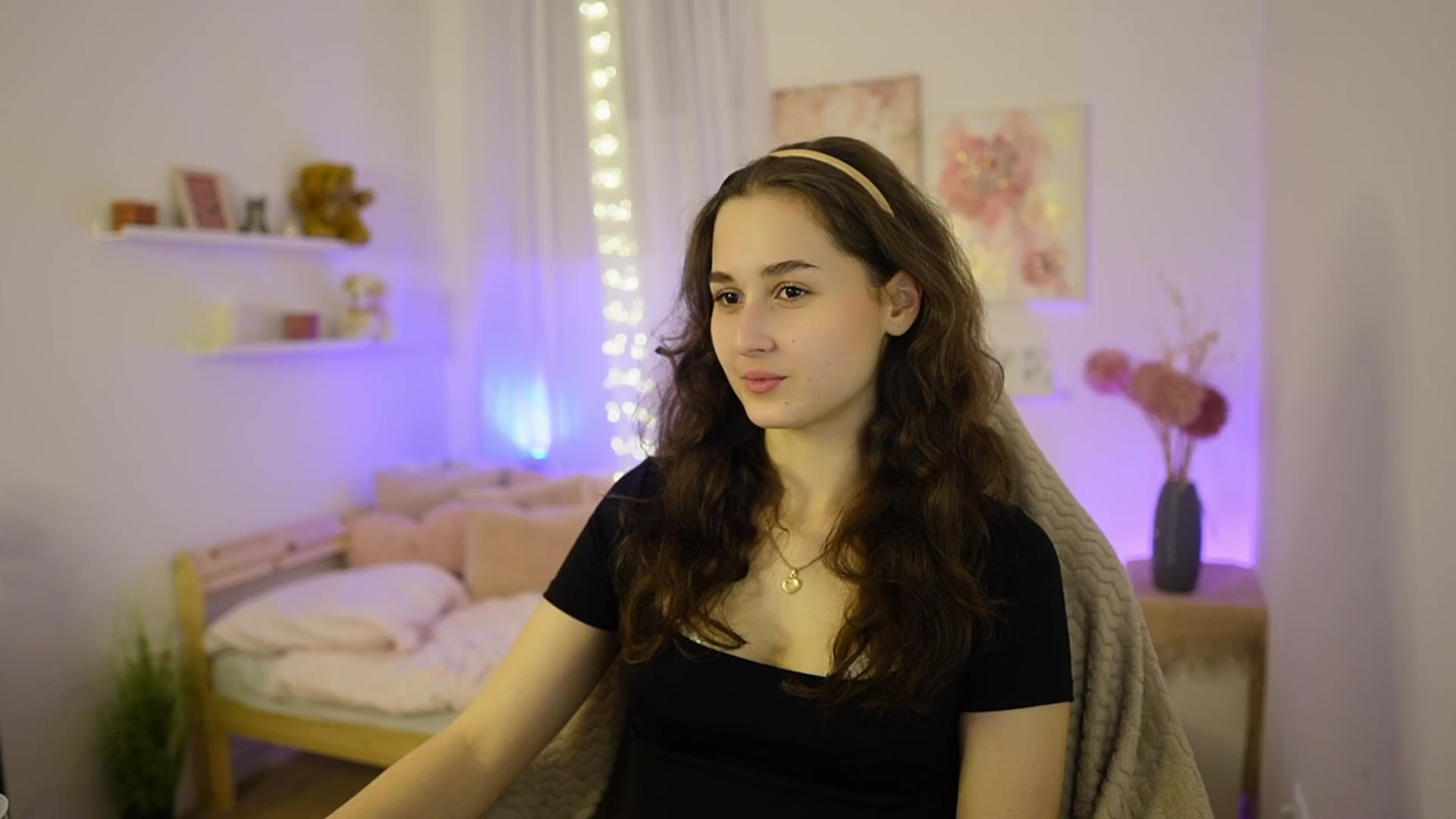 Gallery image thumbnail from Anita_Grey_'s myfreecams stream on, 02/18/2026, 20:03 image 2 of 20