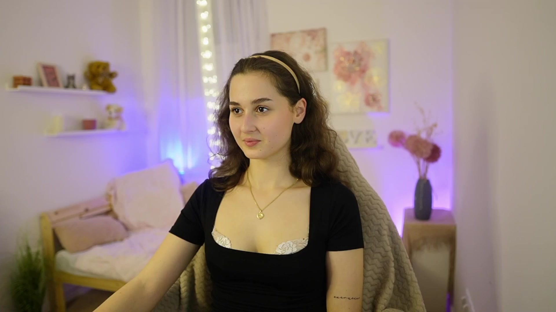 Gallery image thumbnail from Anita_Grey_'s myfreecams stream on, 02/18/2026, 21:34 image 2 of 20