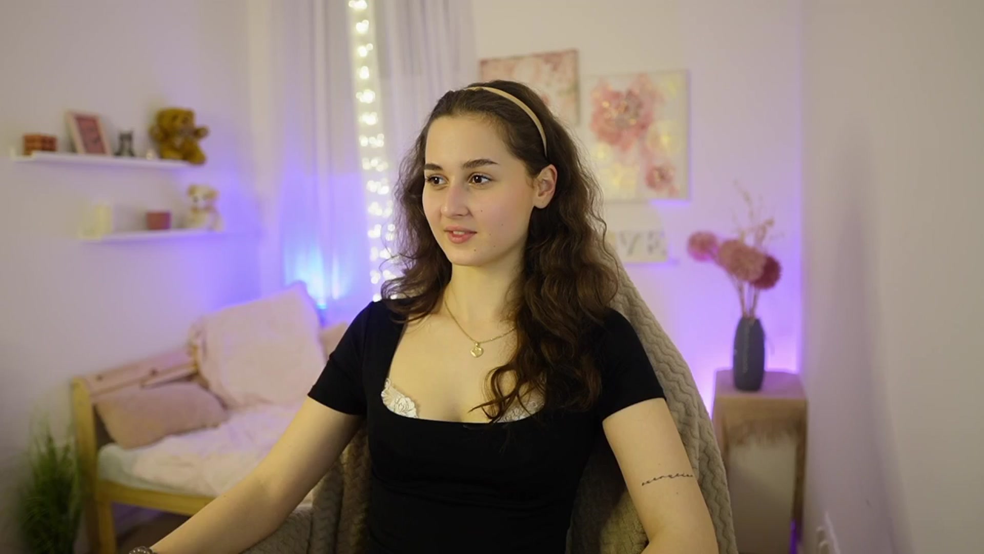 Gallery image thumbnail from Anita_Grey_'s myfreecams stream on, 02/18/2026, 21:34 image 7 of 20