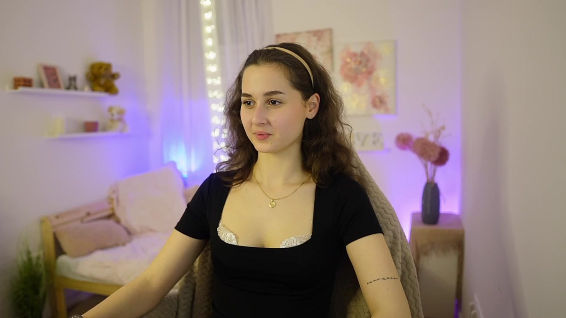 Gallery image thumbnail from Anita_Grey_'s myfreecams stream on, 02/18/2026, 21:34 image 6 of 20