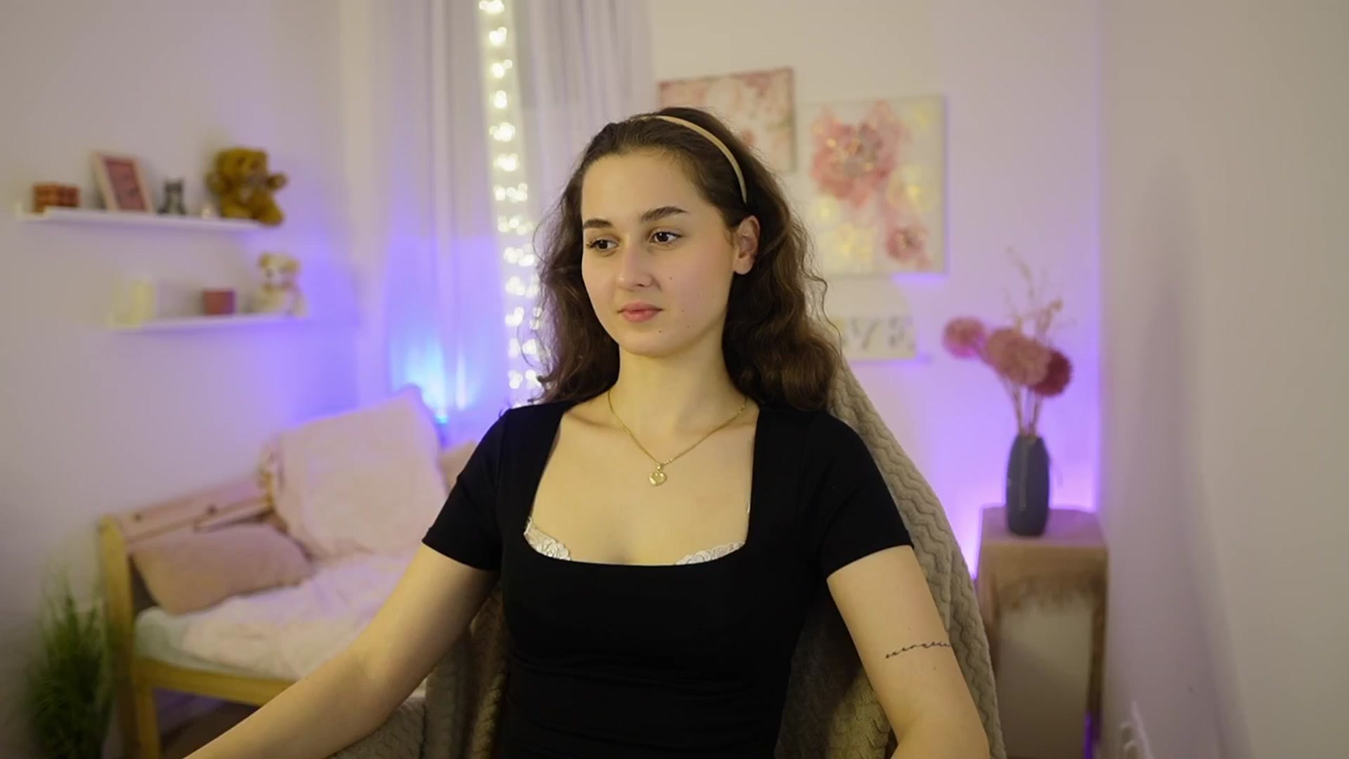 Gallery image thumbnail from Anita_Grey_'s myfreecams stream on, 02/18/2026, 21:34 image 8 of 20