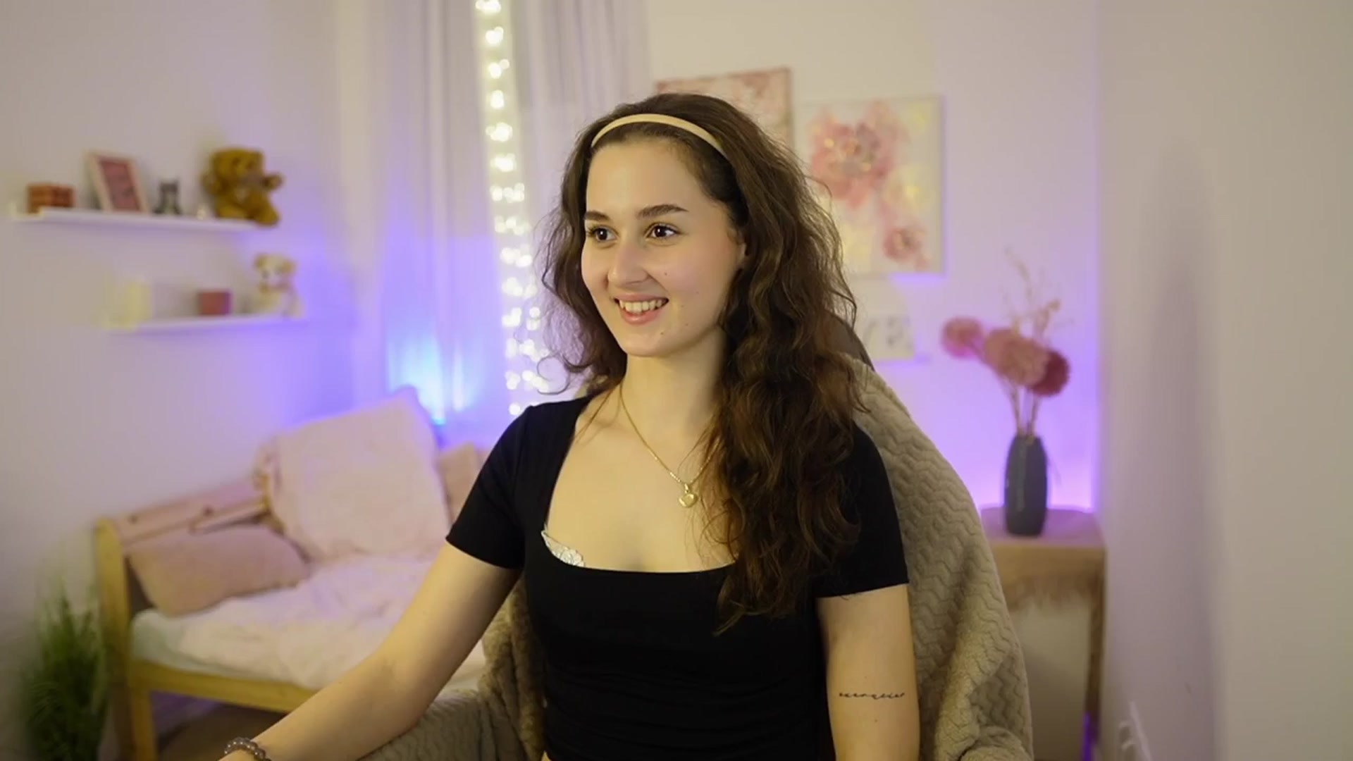 Gallery image thumbnail from Anita_Grey_'s myfreecams stream on, 02/18/2026, 22:49 image 11 of 20