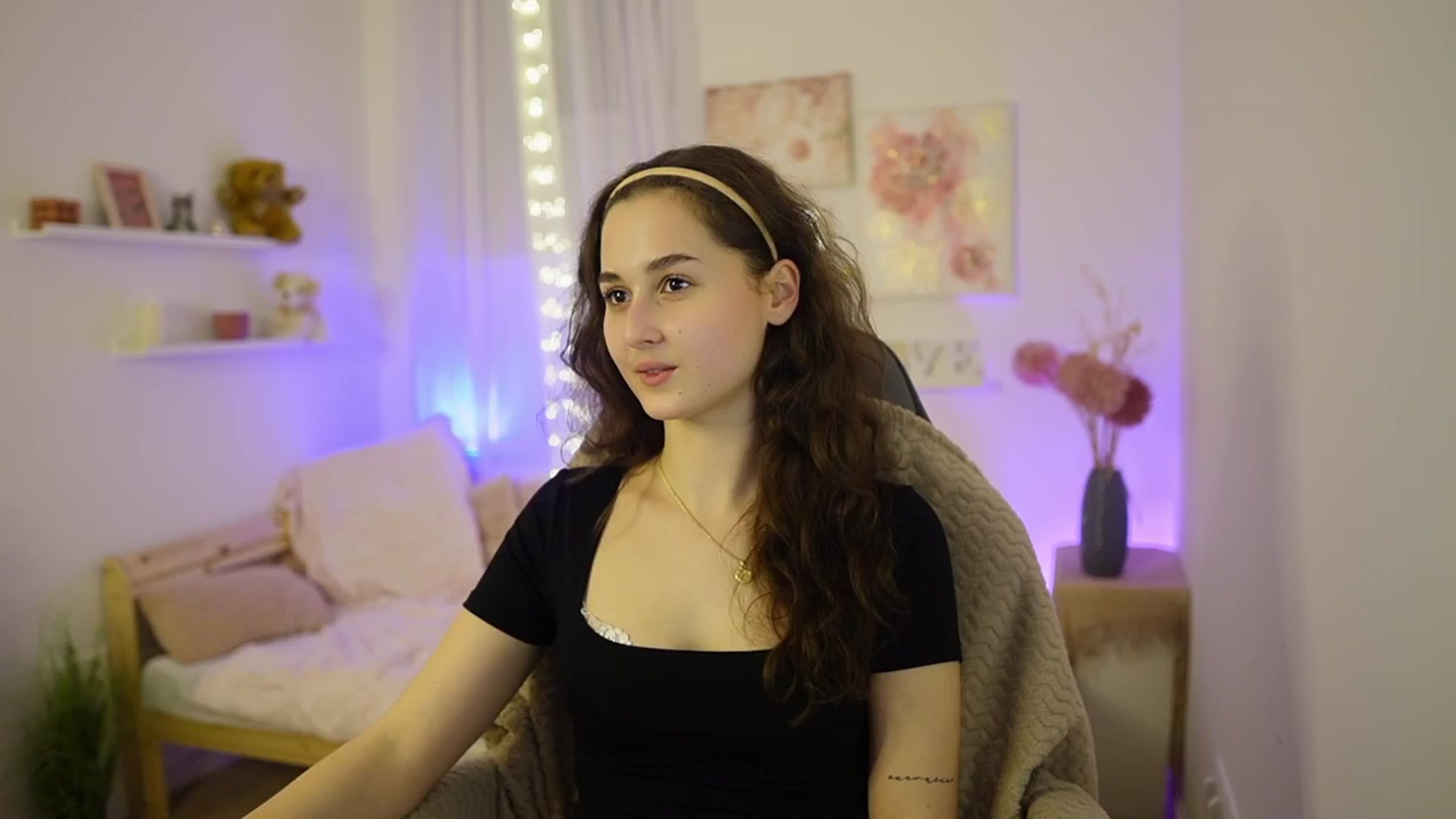 Gallery image thumbnail from Anita_Grey_'s myfreecams stream on, 02/18/2026, 22:49 image 16 of 20