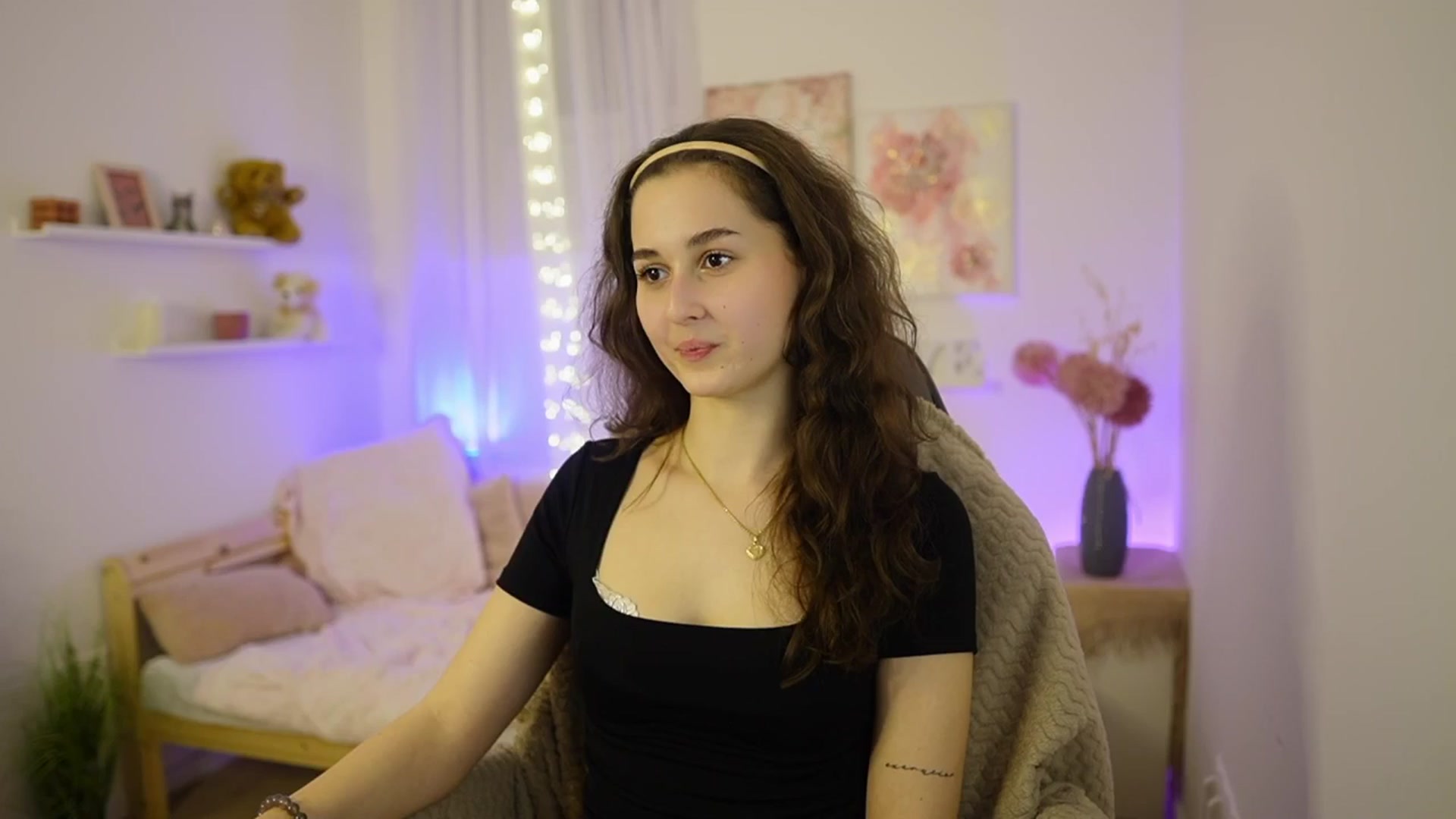 Gallery image thumbnail from Anita_Grey_'s myfreecams stream on, 02/18/2026, 22:49 image 12 of 20