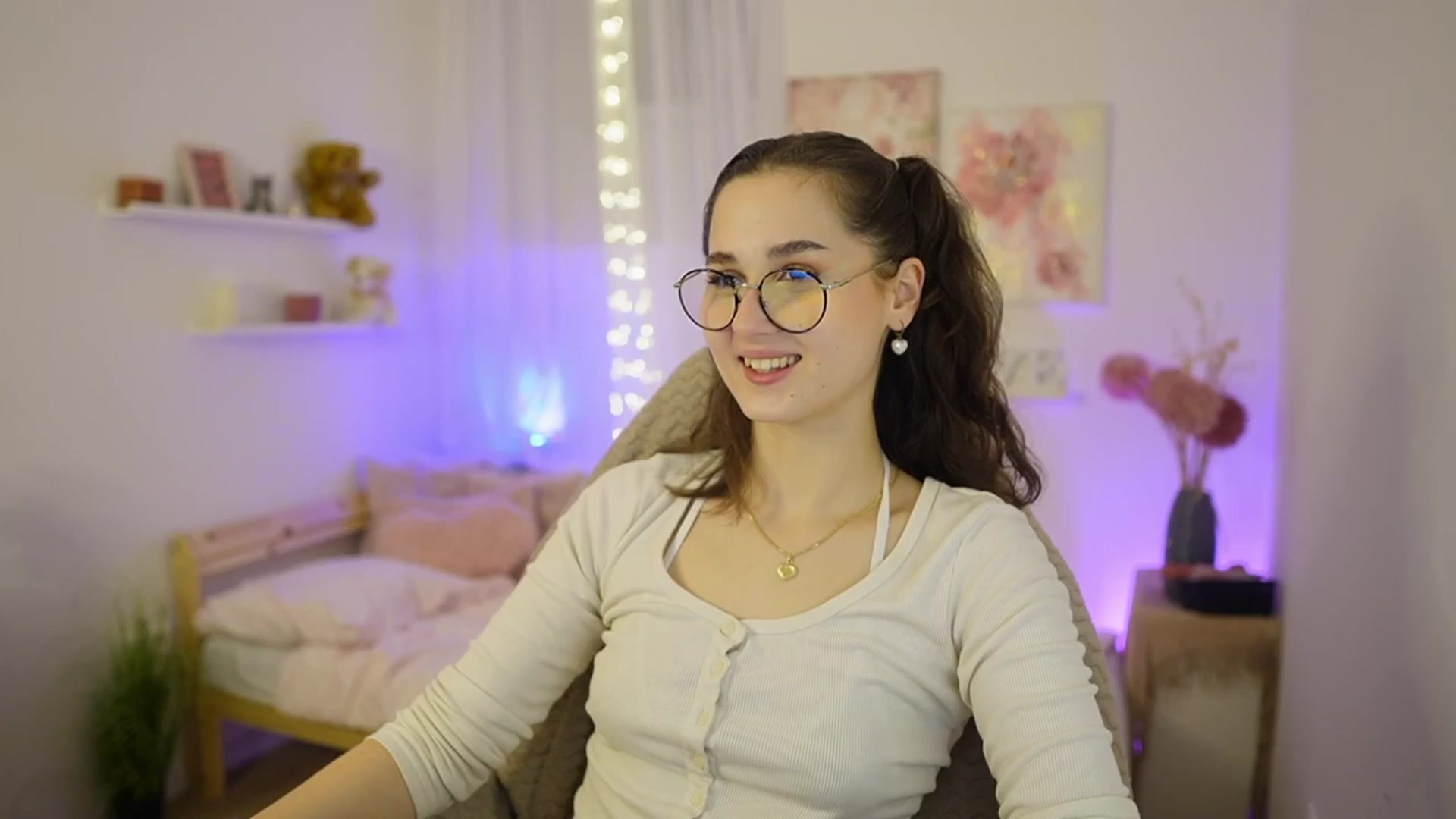 Gallery image thumbnail from Anita_Grey_'s myfreecams stream on, 02/21/2026, 19:56 image 16 of 20