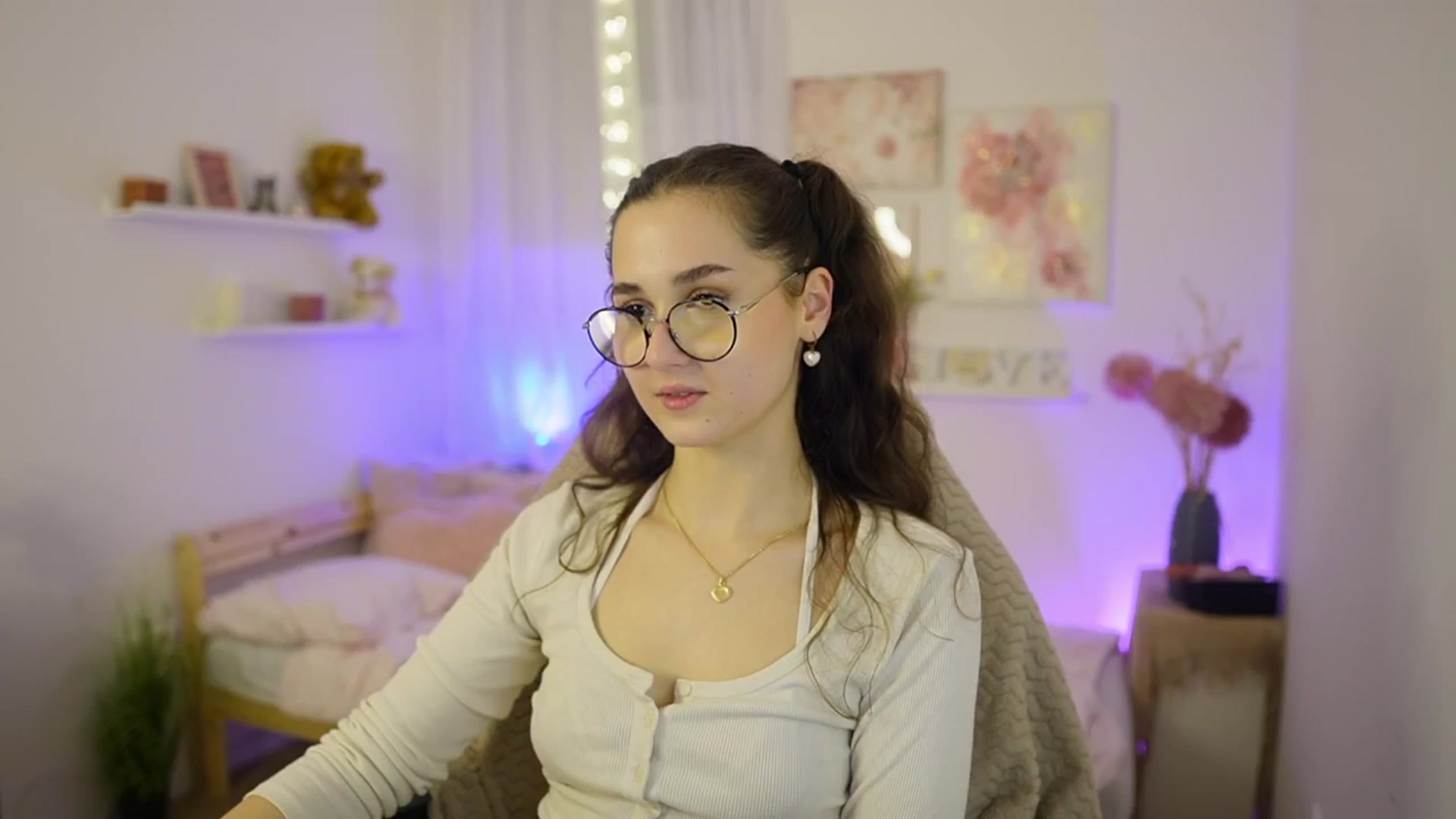 Gallery image thumbnail from Anita_Grey_'s myfreecams stream on, 02/22/2026, 24:21 image 14 of 20