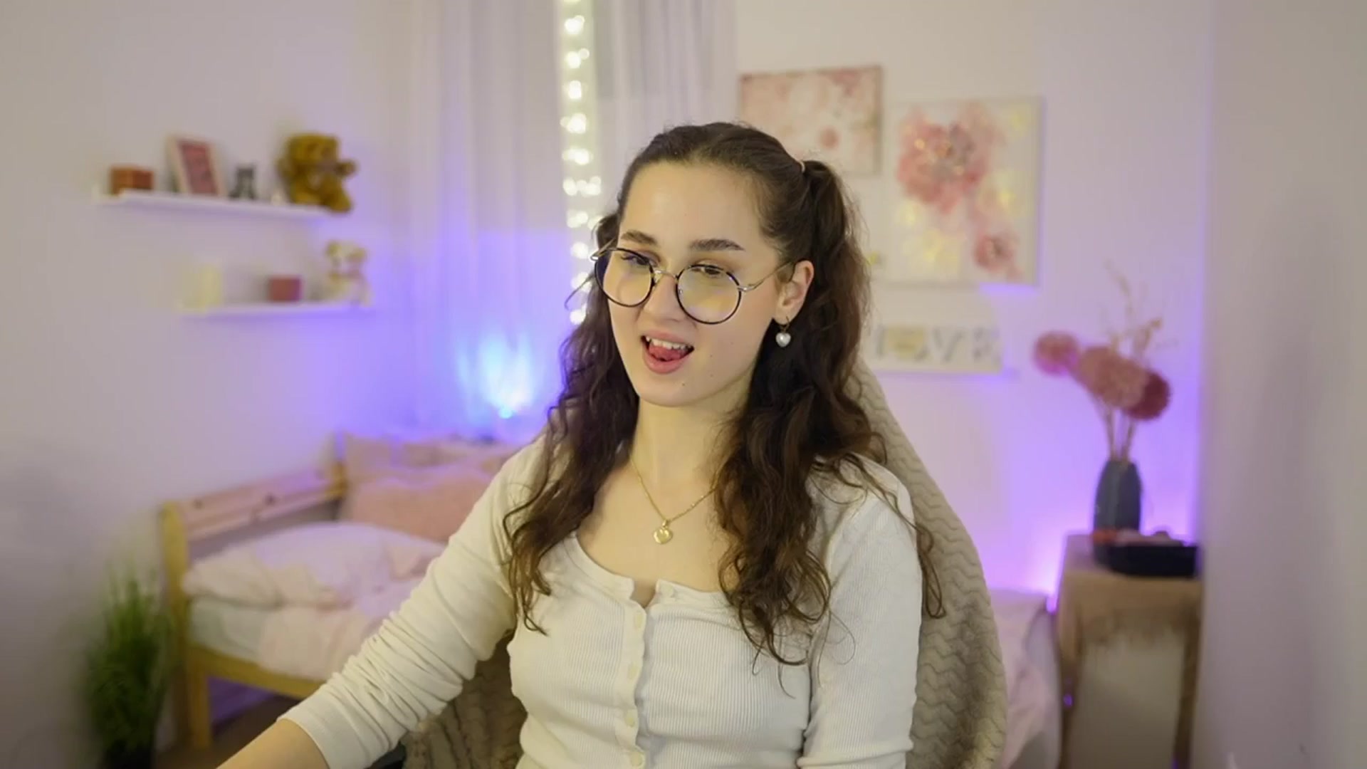 Gallery image thumbnail from Anita_Grey_'s myfreecams stream on, 02/22/2026, 24:21 image 3 of 20