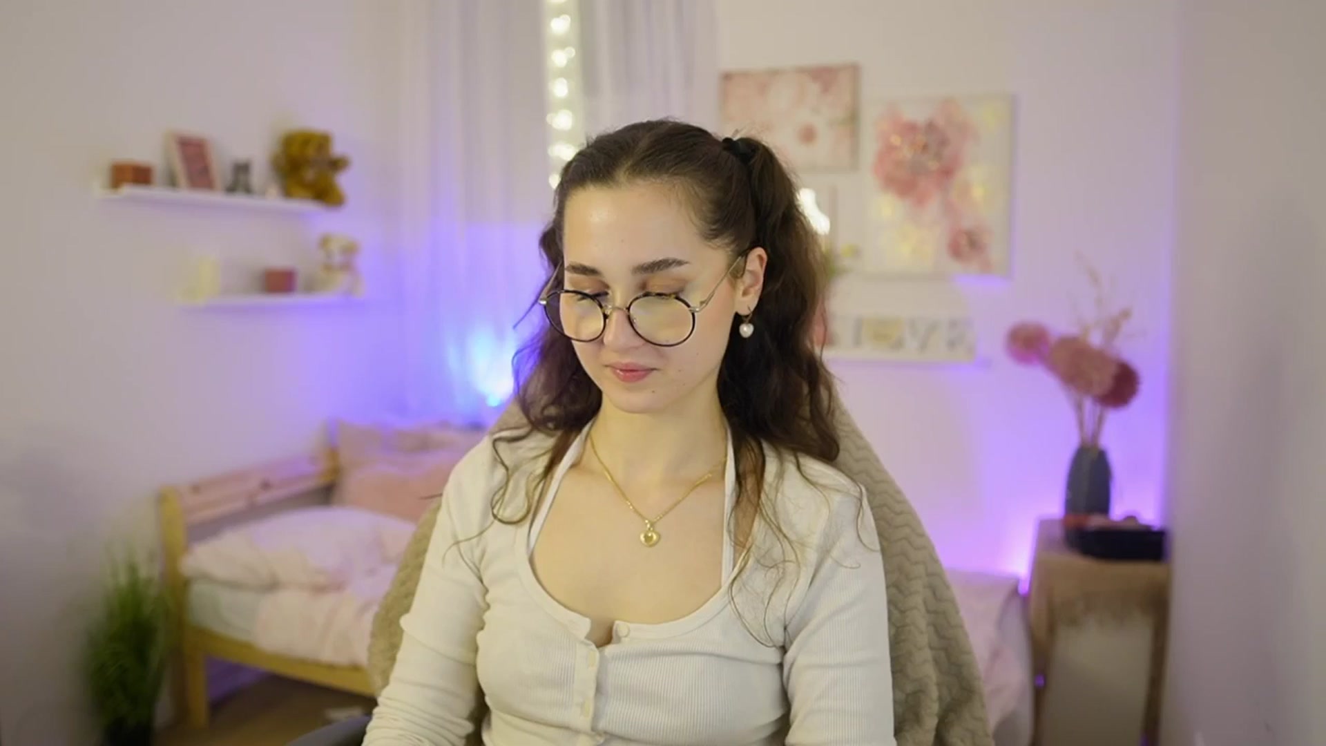 Gallery image thumbnail from Anita_Grey_'s myfreecams stream on, 02/22/2026, 24:21 image 13 of 20