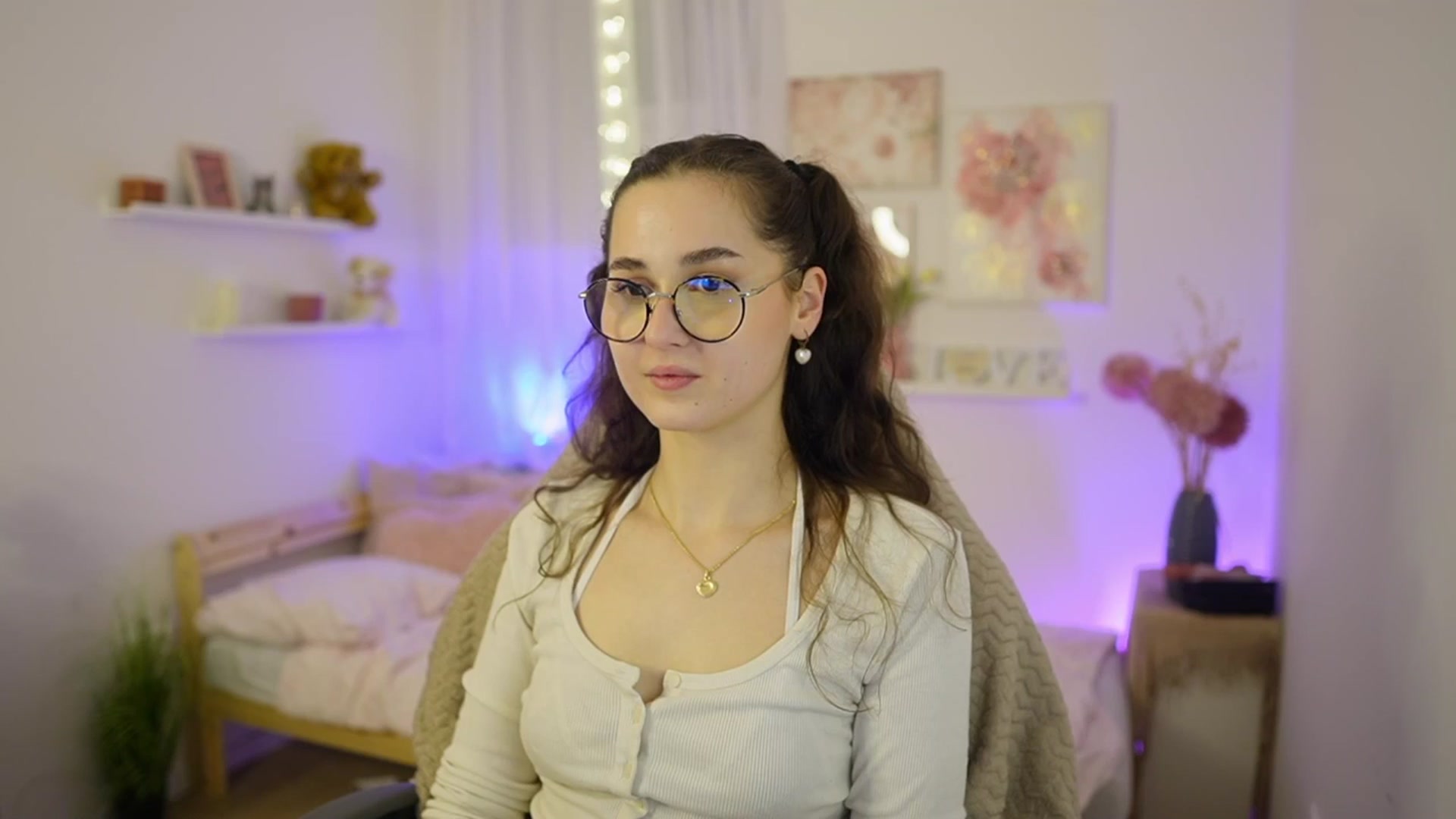 Gallery image thumbnail from Anita_Grey_'s myfreecams stream on, 02/22/2026, 24:21 image 12 of 20