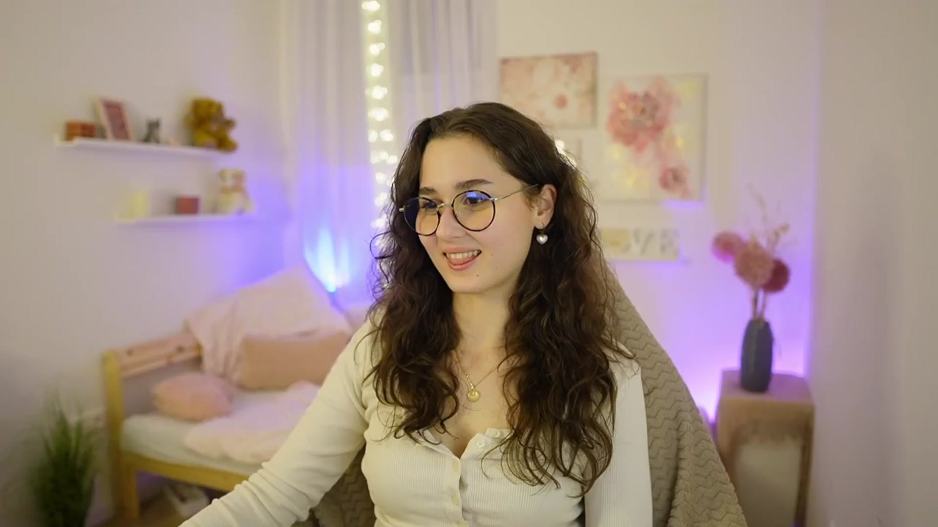 Gallery image thumbnail from Anita_Grey_'s myfreecams stream on, 03/04/2026, 24:03 image 1 of 20
