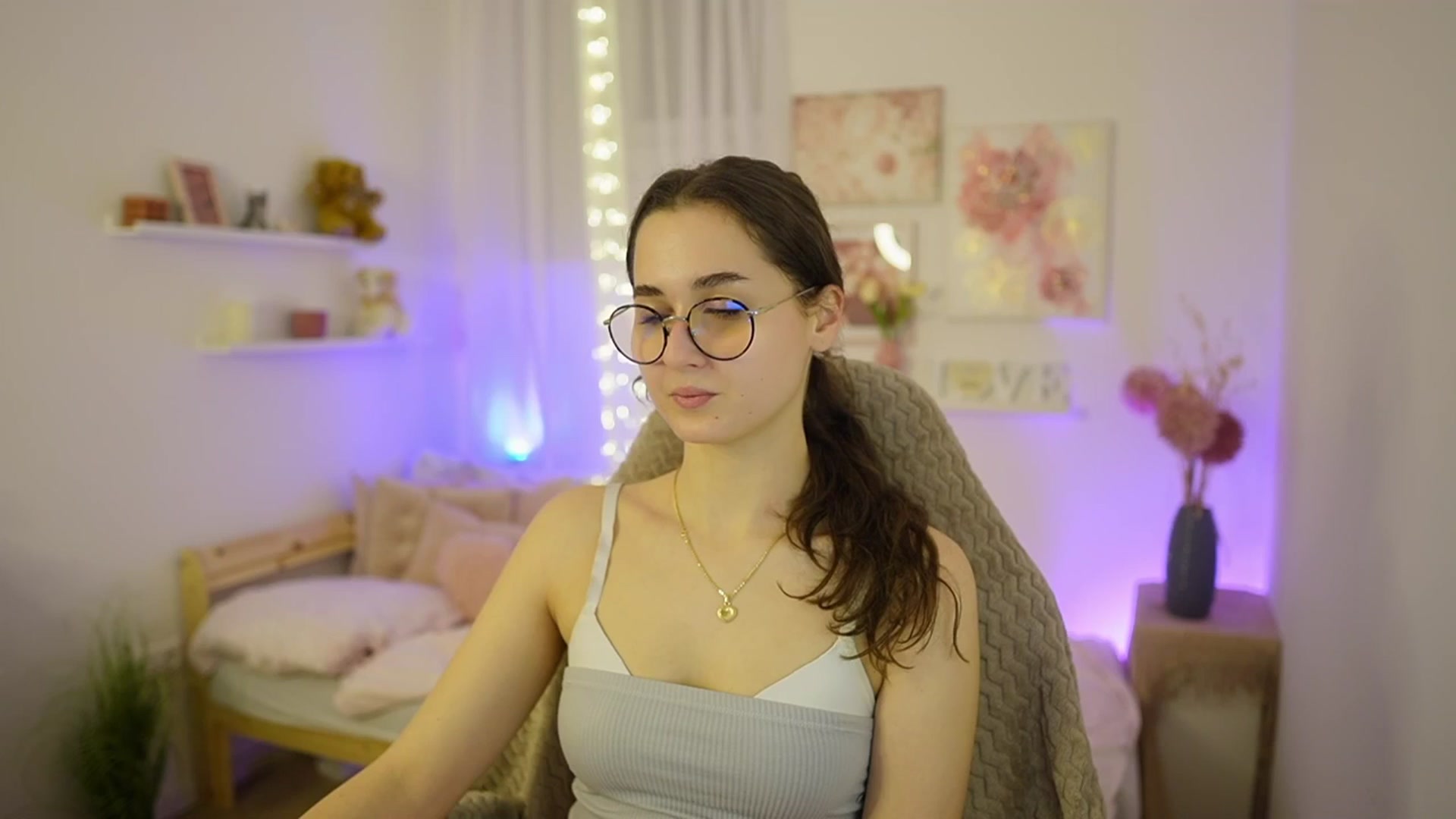 Gallery image thumbnail from Anita_Grey_'s myfreecams stream on, 03/04/2026, 20:37 image 4 of 20