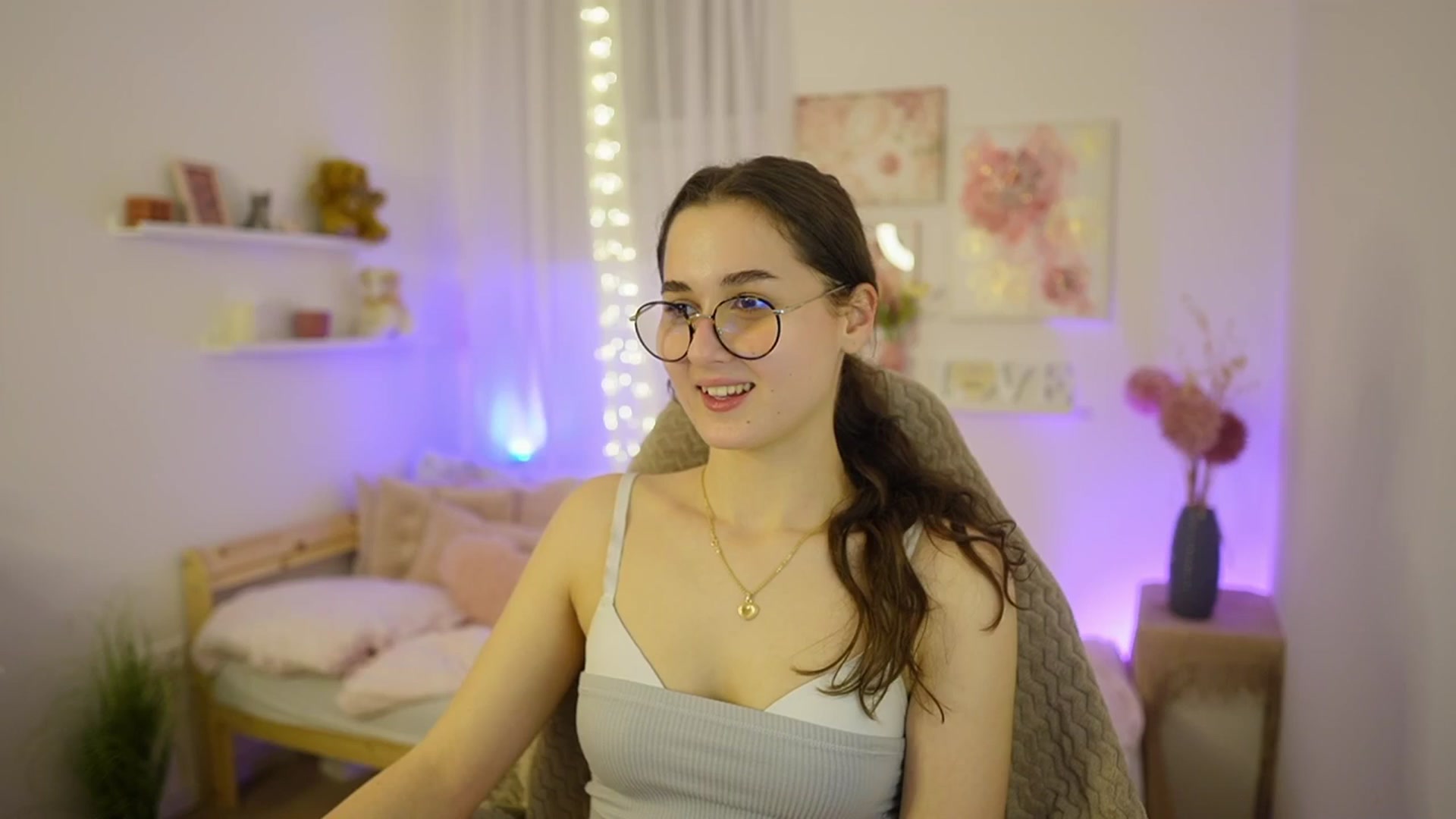 Gallery image thumbnail from Anita_Grey_'s myfreecams stream on, 03/04/2026, 20:37 image 13 of 20