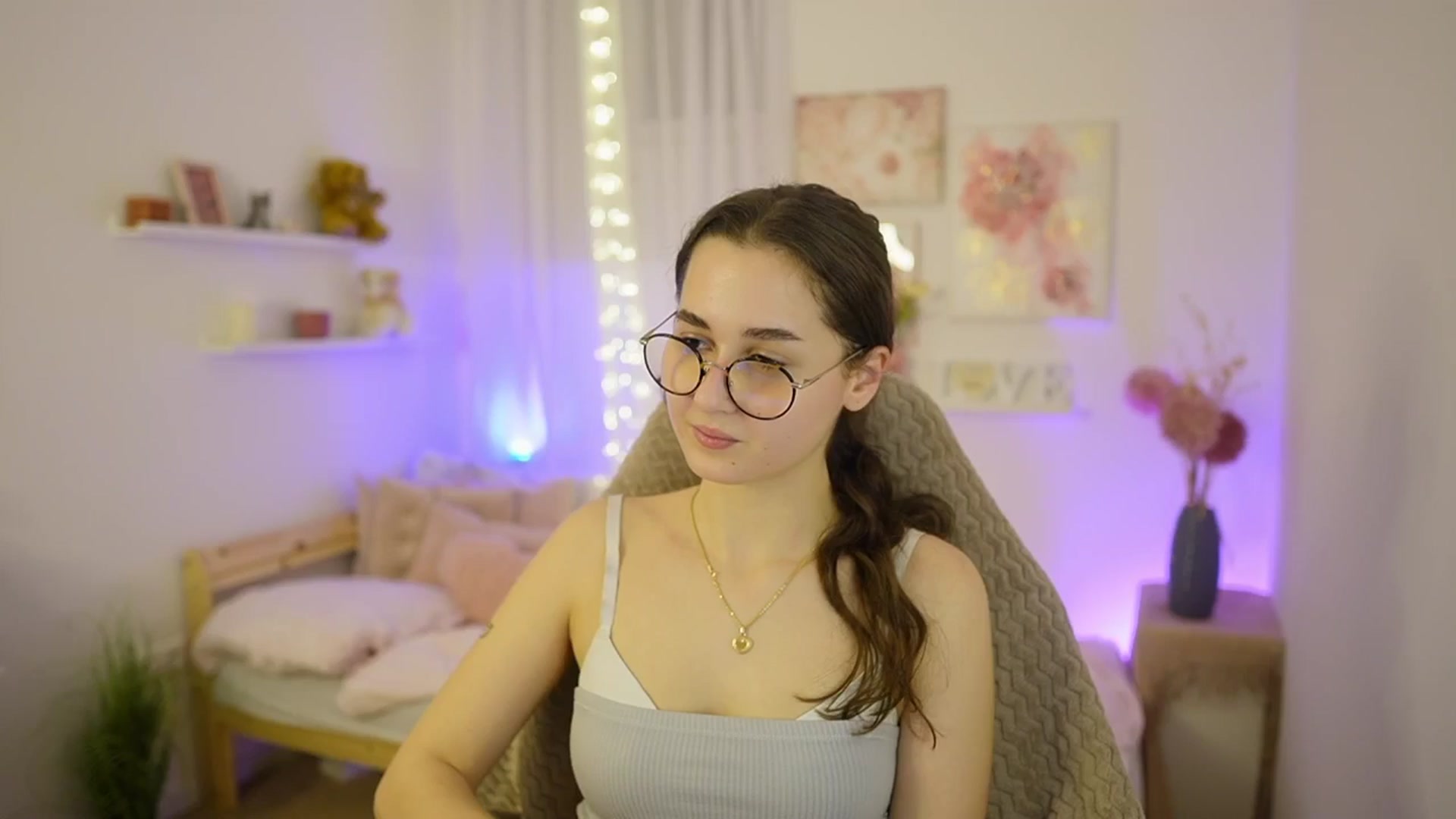 Gallery image thumbnail from Anita_Grey_'s myfreecams stream on, 03/04/2026, 20:37 image 15 of 20