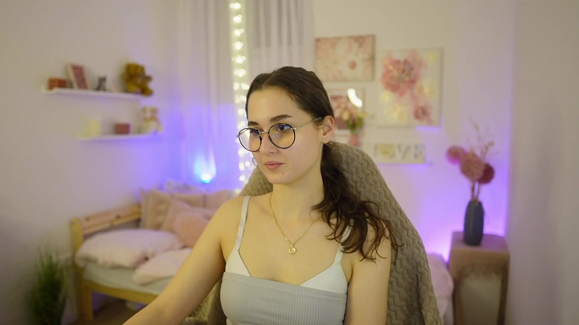 Gallery image thumbnail from Anita_Grey_'s myfreecams stream on, 03/04/2026, 20:37 image 8 of 20