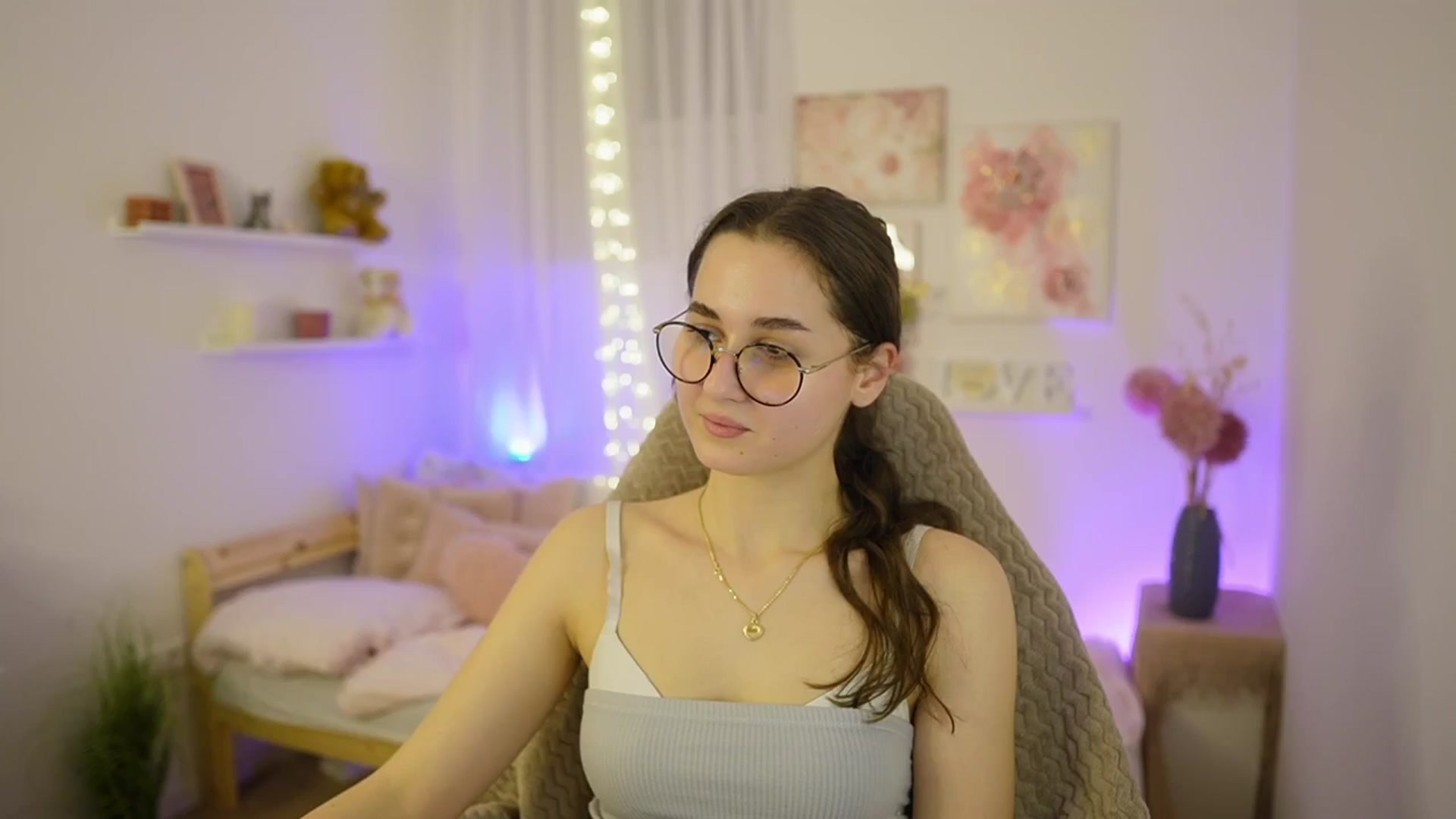 Gallery image thumbnail from Anita_Grey_'s myfreecams stream on, 03/04/2026, 20:37 image 19 of 20