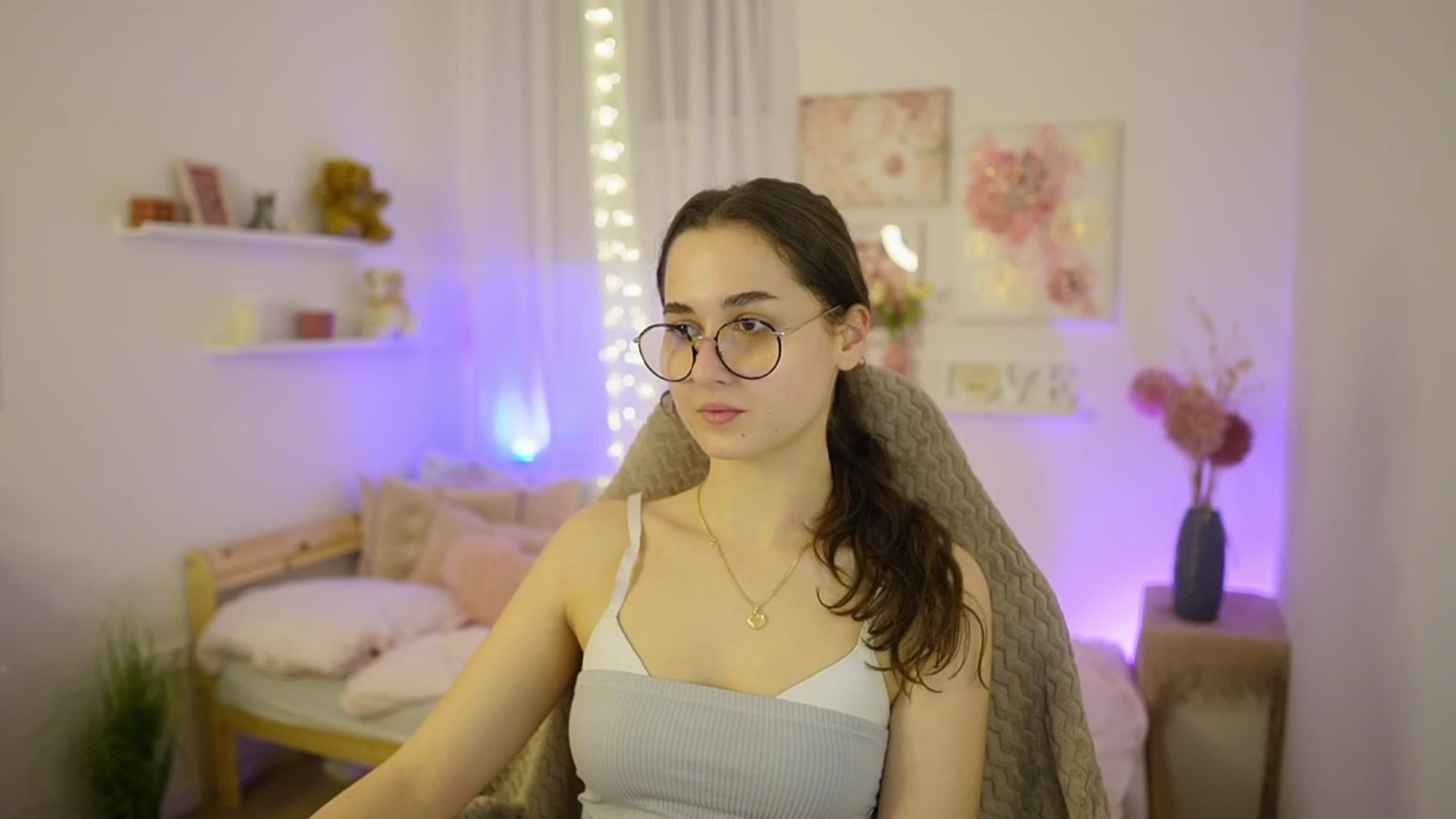 Gallery image thumbnail from Anita_Grey_'s myfreecams stream on, 03/04/2026, 20:37 image 3 of 20