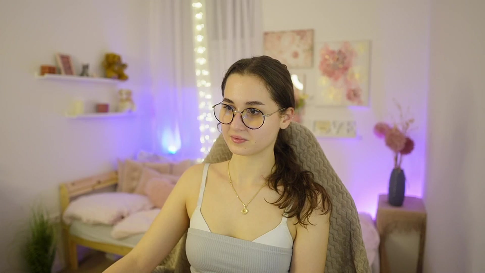 Gallery image thumbnail from Anita_Grey_'s myfreecams stream on, 03/04/2026, 20:37 image 7 of 20