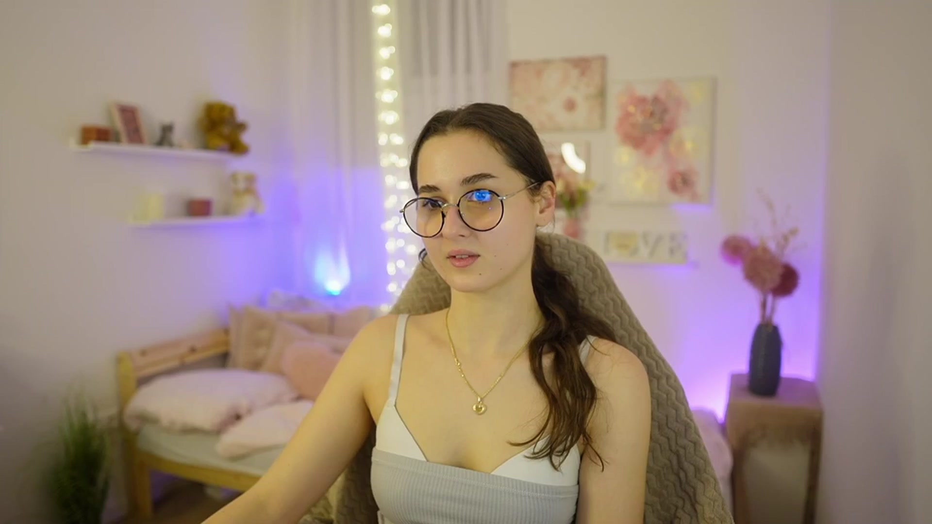Gallery image thumbnail from Anita_Grey_'s myfreecams stream on, 03/04/2026, 20:37 image 14 of 20