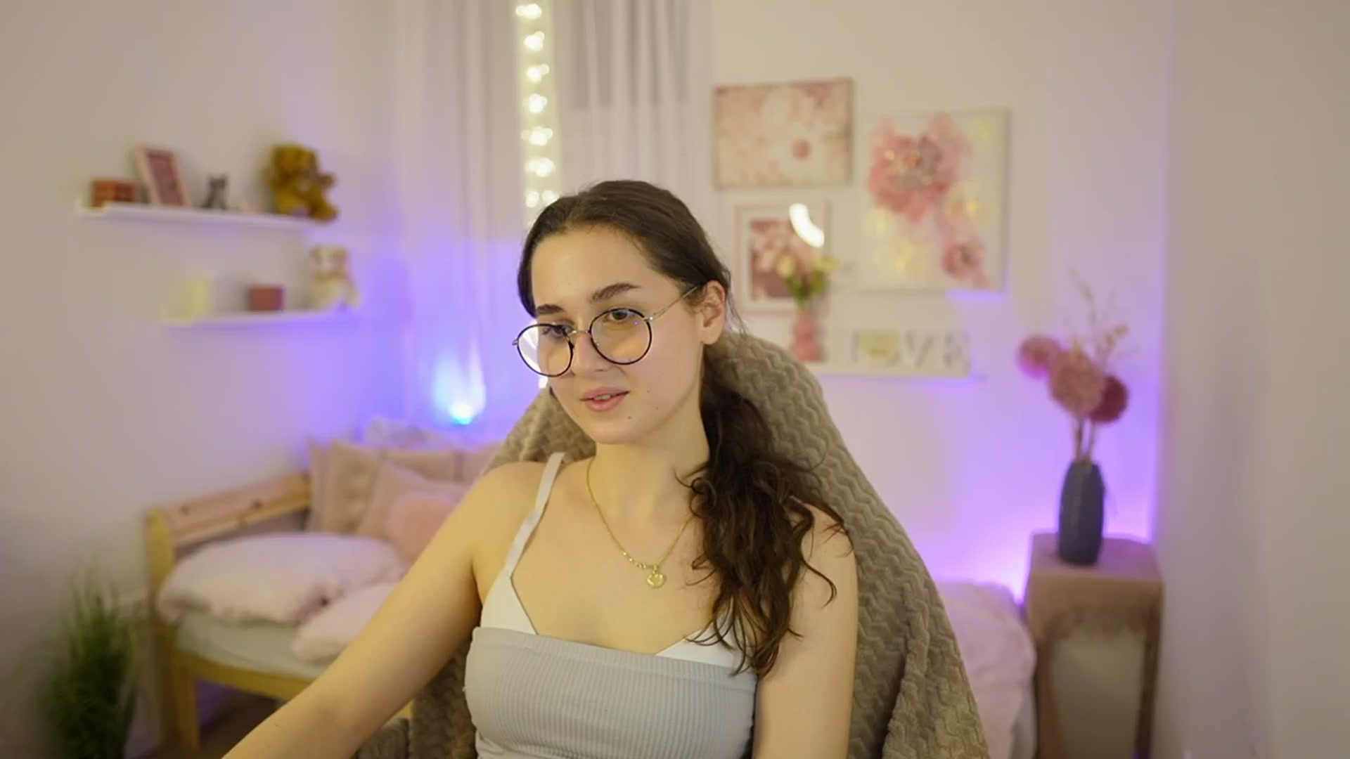 Gallery image thumbnail from Anita_Grey_'s myfreecams stream on, 03/05/2026, 24:07 image 10 of 20
