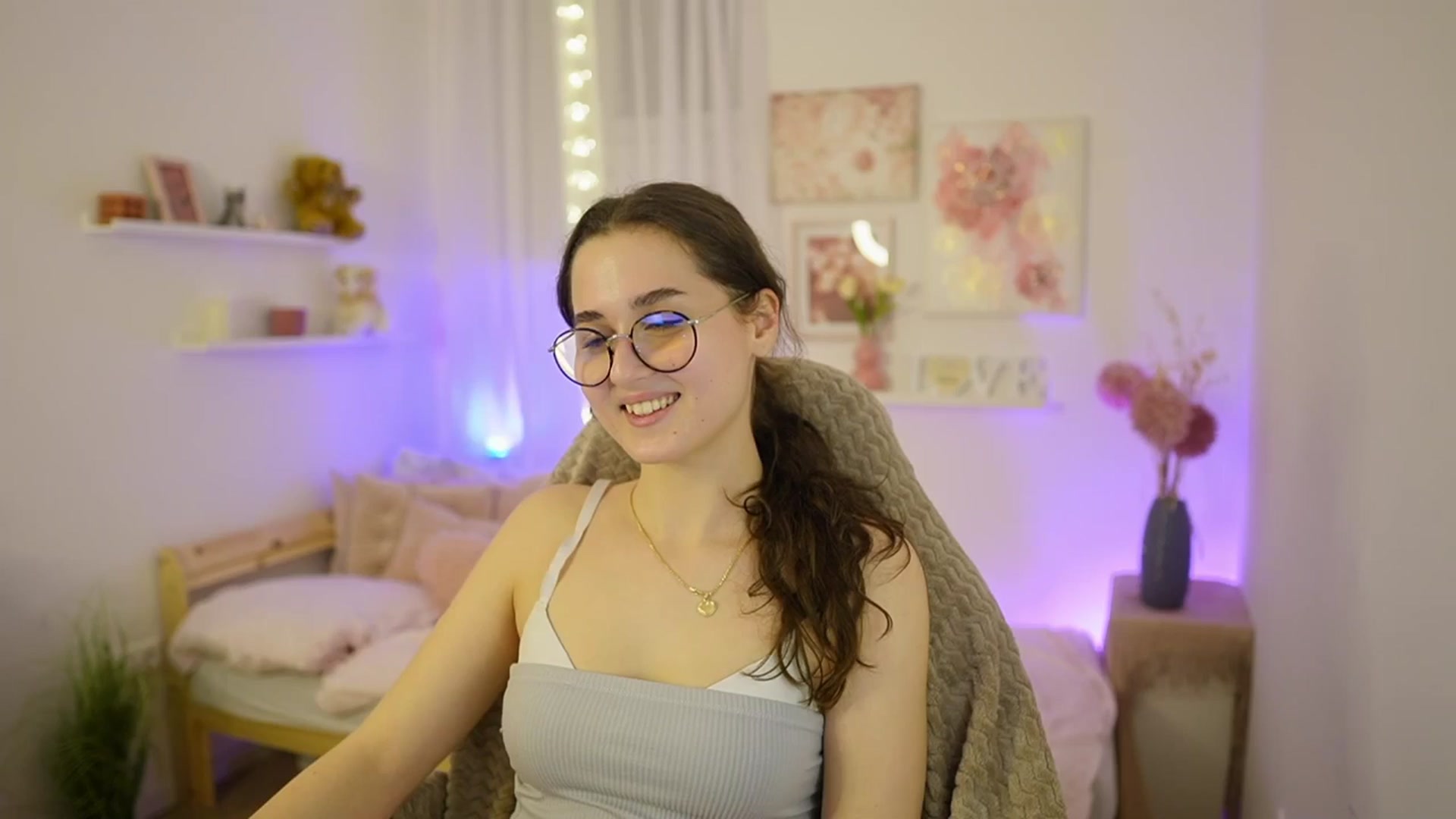 Gallery image thumbnail from Anita_Grey_'s myfreecams stream on, 03/05/2026, 24:07 image 8 of 20