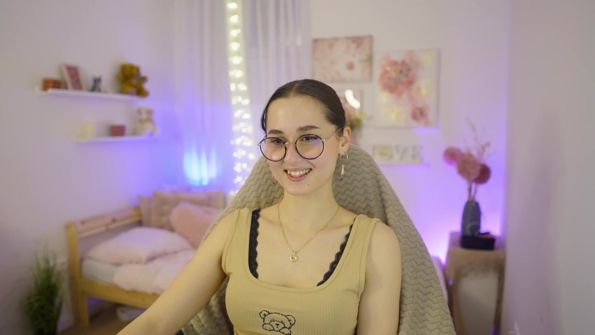 Gallery image thumbnail from Anita_Grey_'s myfreecams stream on, 03/07/2026, 20:49 image 18 of 20