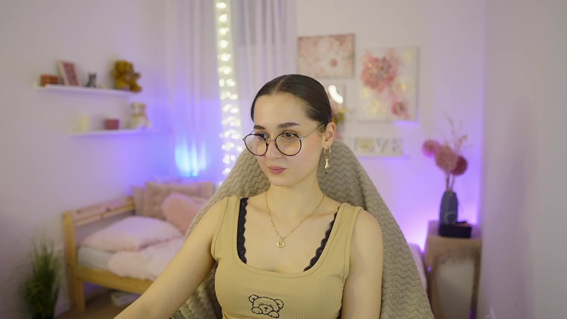Gallery image thumbnail from Anita_Grey_'s myfreecams stream on, 03/07/2026, 20:49 image 17 of 20
