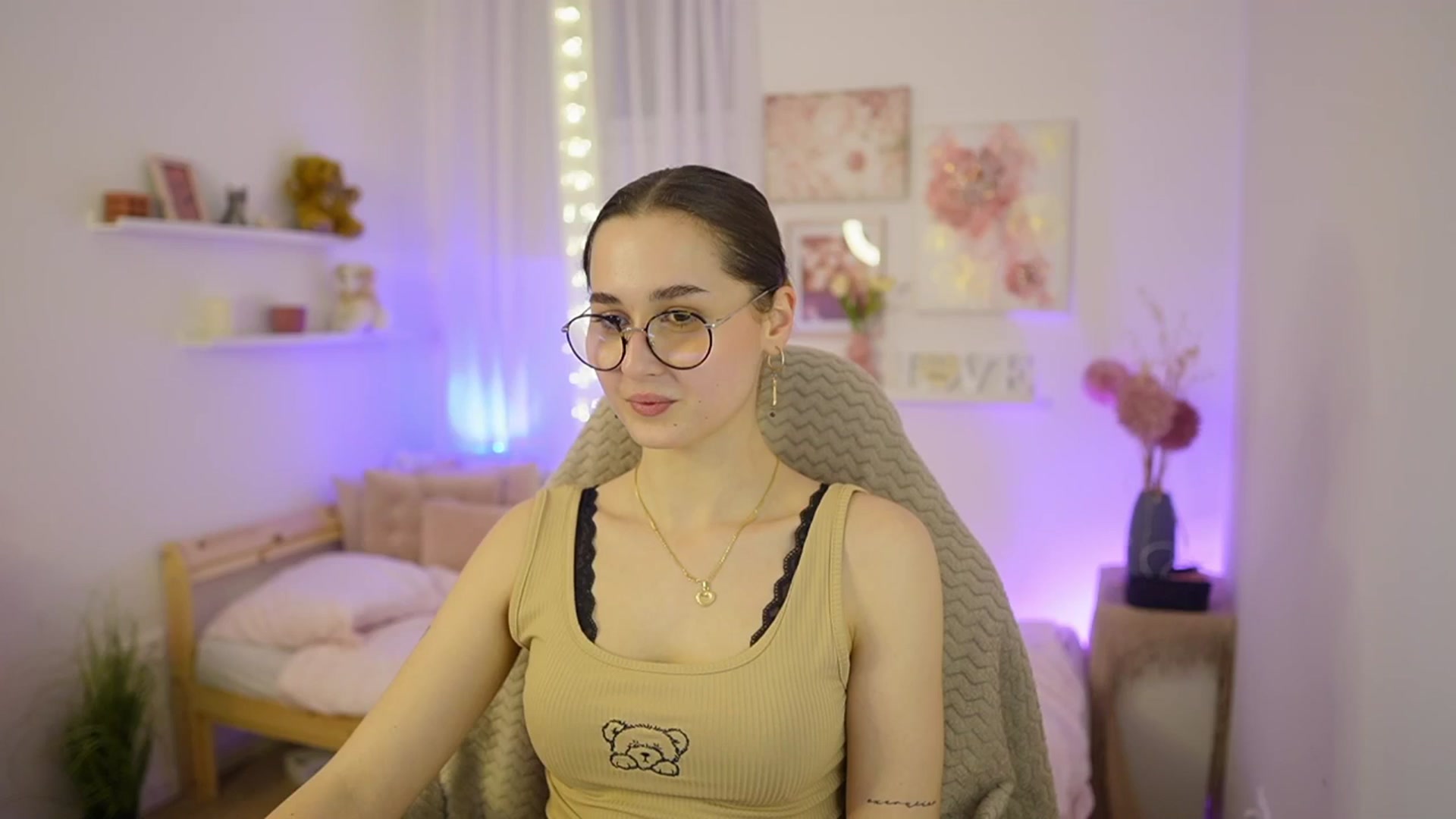 Gallery image thumbnail from Anita_Grey_'s myfreecams stream on, 03/07/2026, 22:07 image 13 of 20
