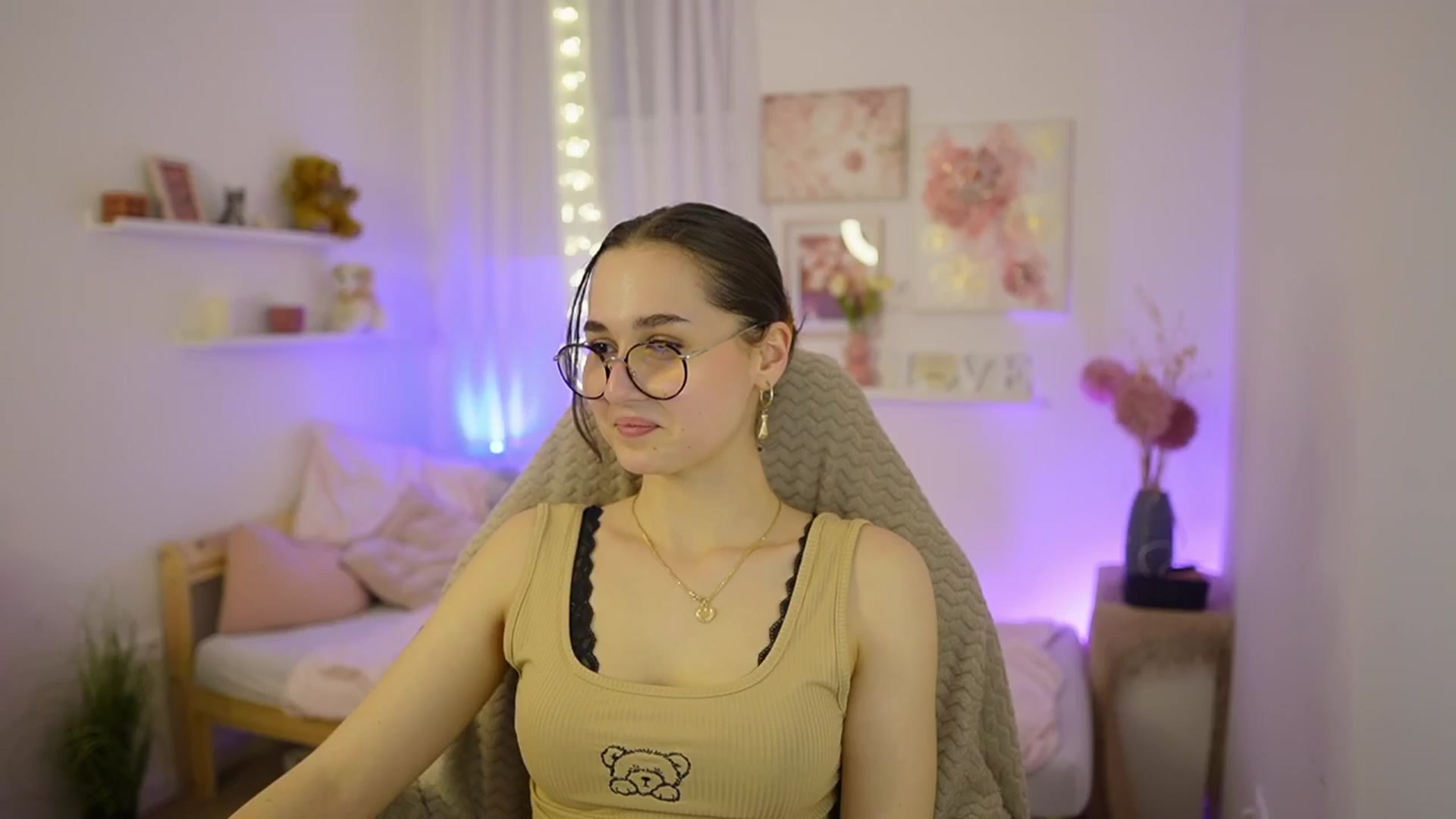 Gallery image thumbnail from Anita_Grey_'s myfreecams stream on, 03/07/2026, 23:49 image 1 of 20