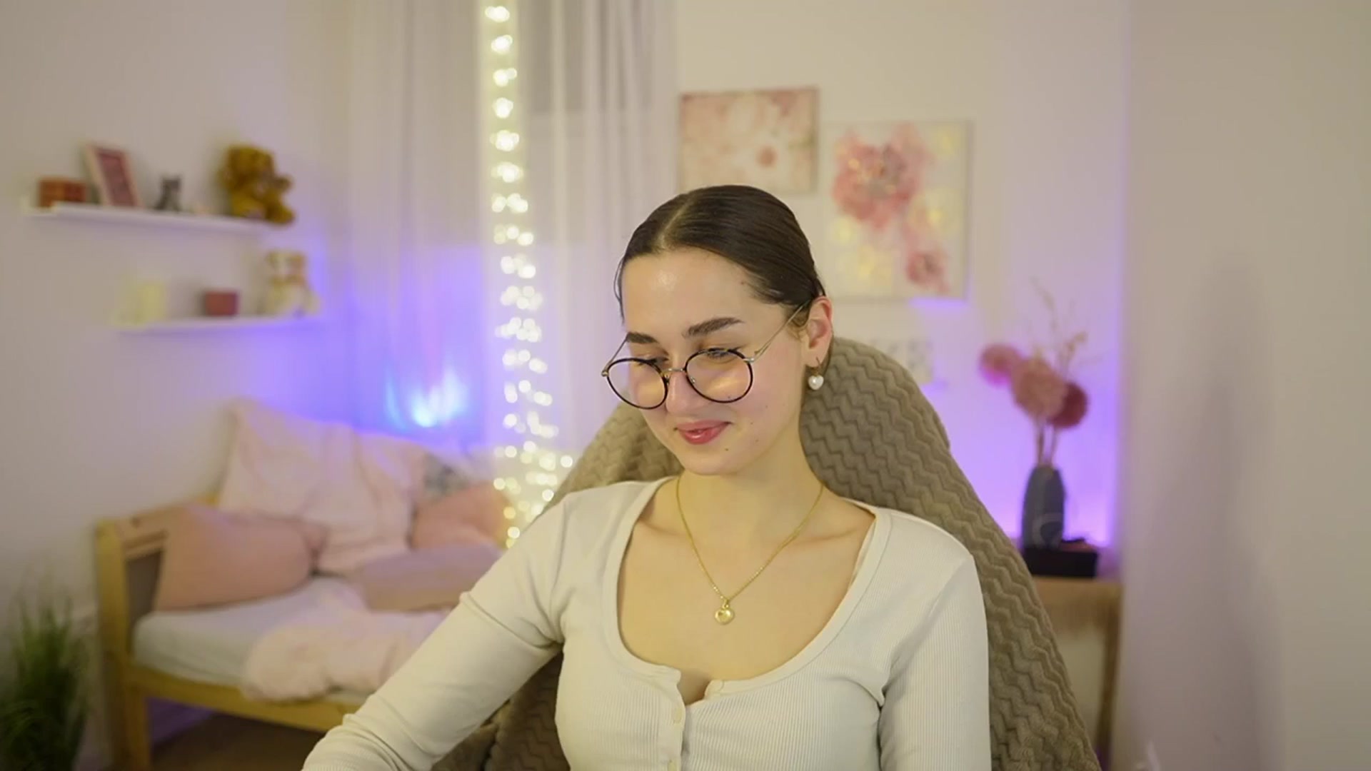 Gallery image thumbnail from Anita_Grey_'s myfreecams stream on, 03/08/2026, 20:39 image 15 of 20