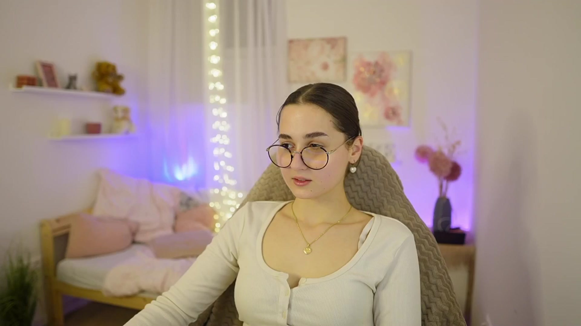 Gallery image thumbnail from Anita_Grey_'s myfreecams stream on, 03/08/2026, 20:39 image 17 of 20