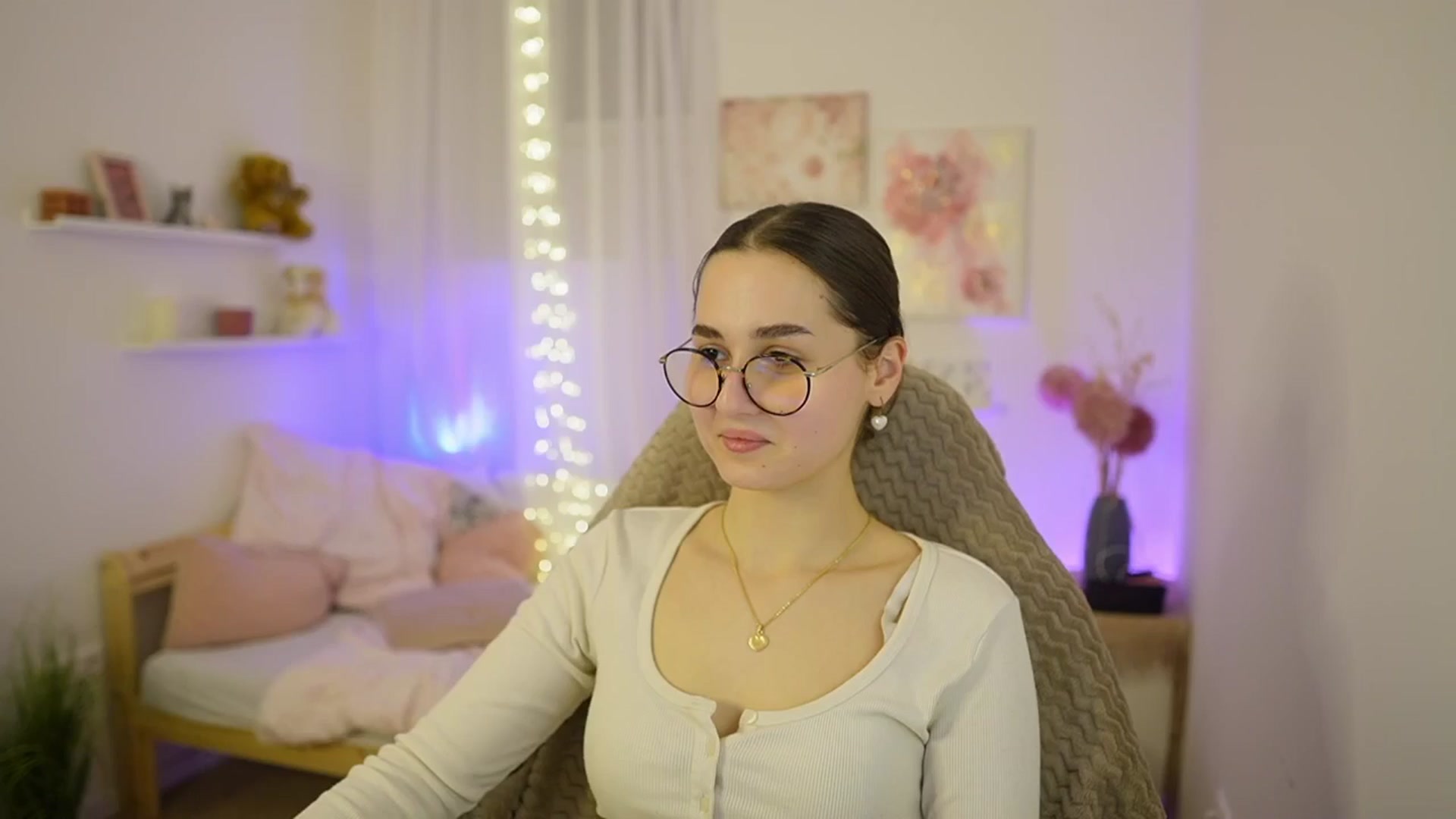 Gallery image thumbnail from Anita_Grey_'s myfreecams stream on, 03/08/2026, 20:39 image 16 of 20
